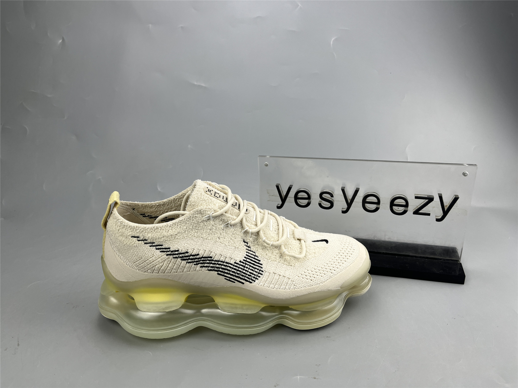 UA NIKE AIR MAX SCORPION