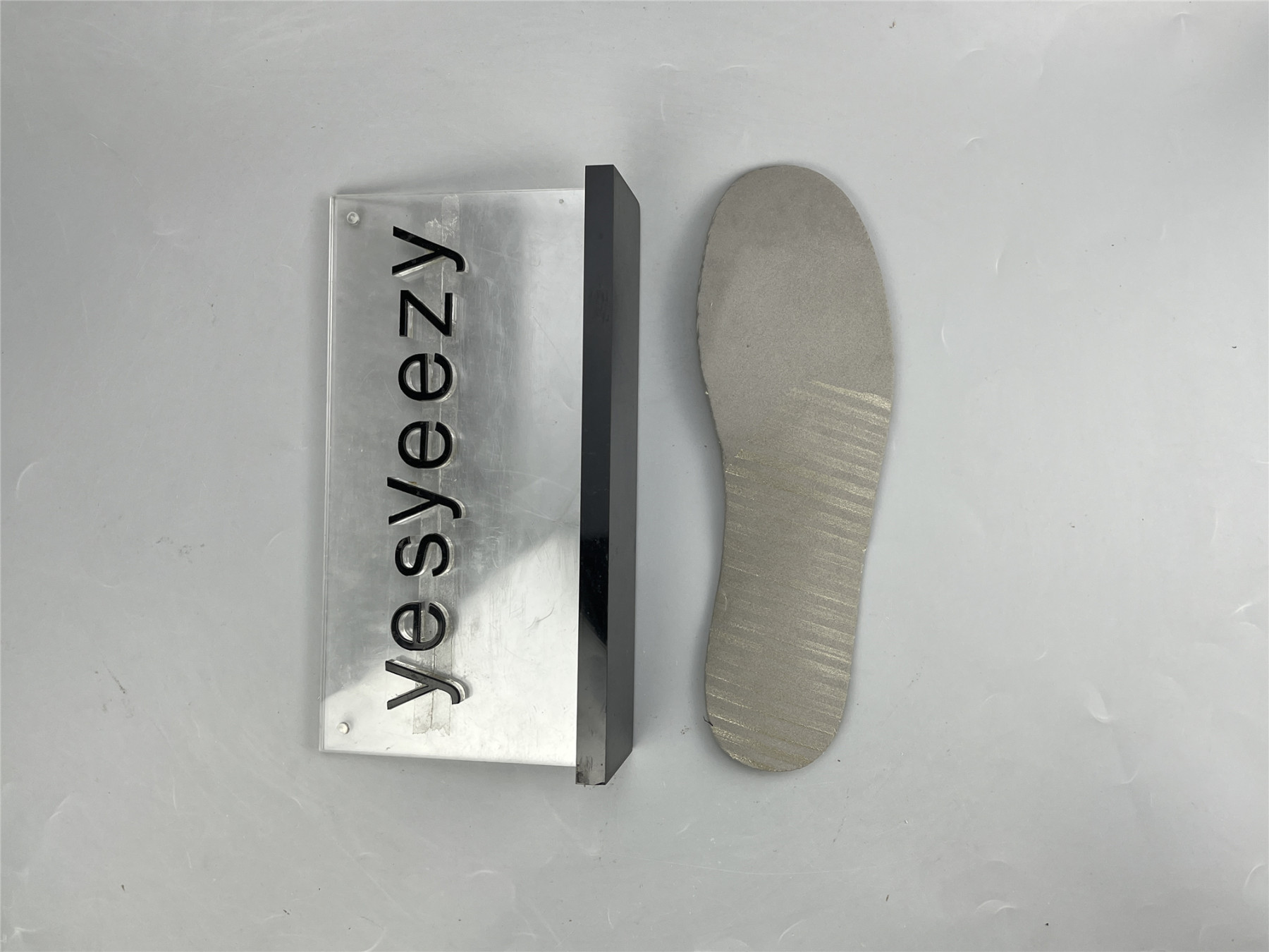 UA NIKE WMNS DUNK LOW LX 