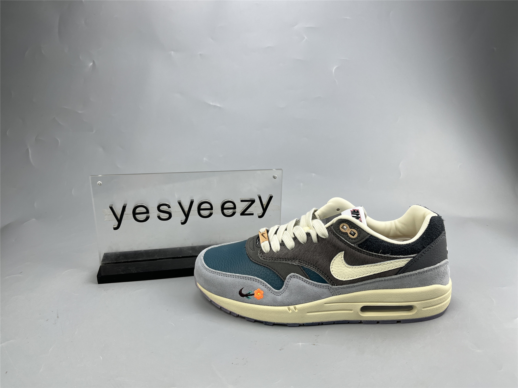 UA NIKE KASINA X AIR MAX 1 SP 