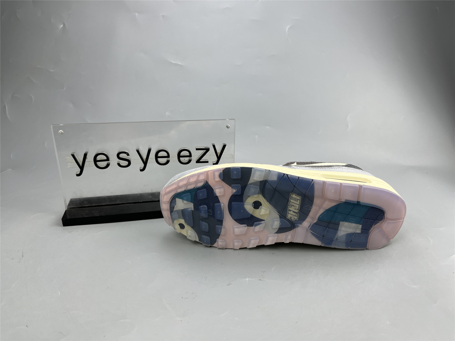 UA NIKE KASINA X AIR MAX 1 SP 