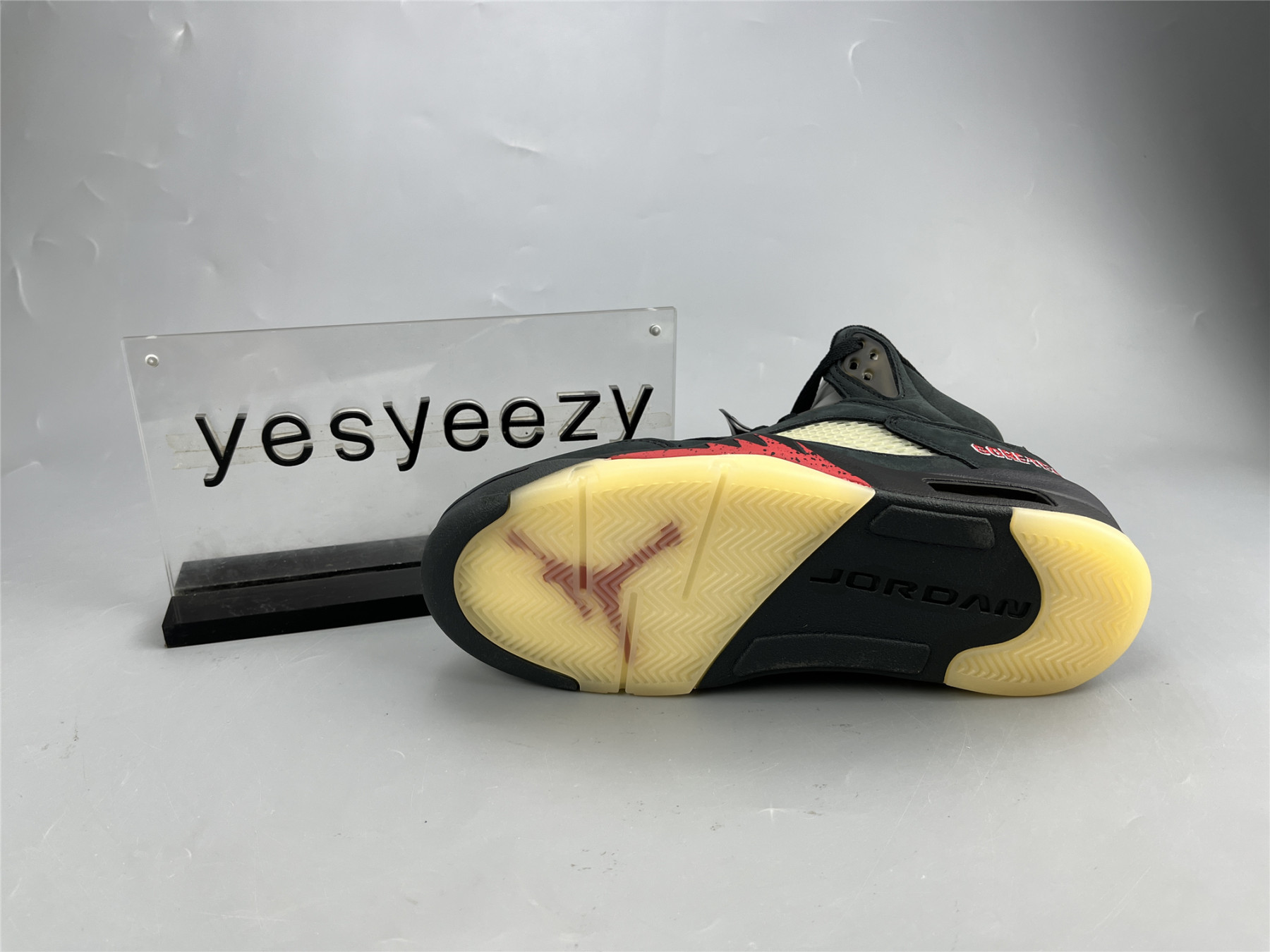 UA WMNS AIR JORDAN 5 GORE-TEX 