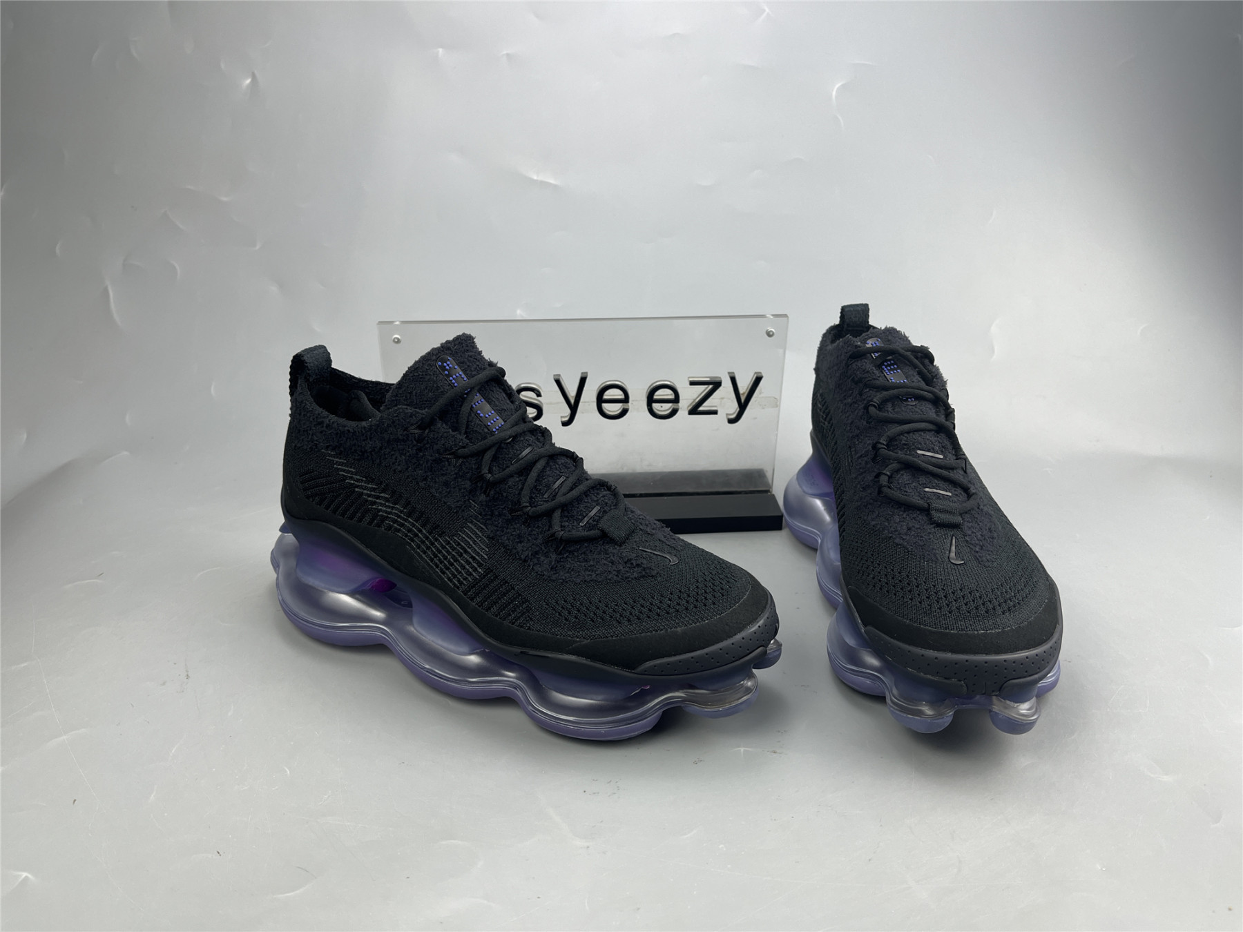 UA NIKE AIR MAX SCORPION 