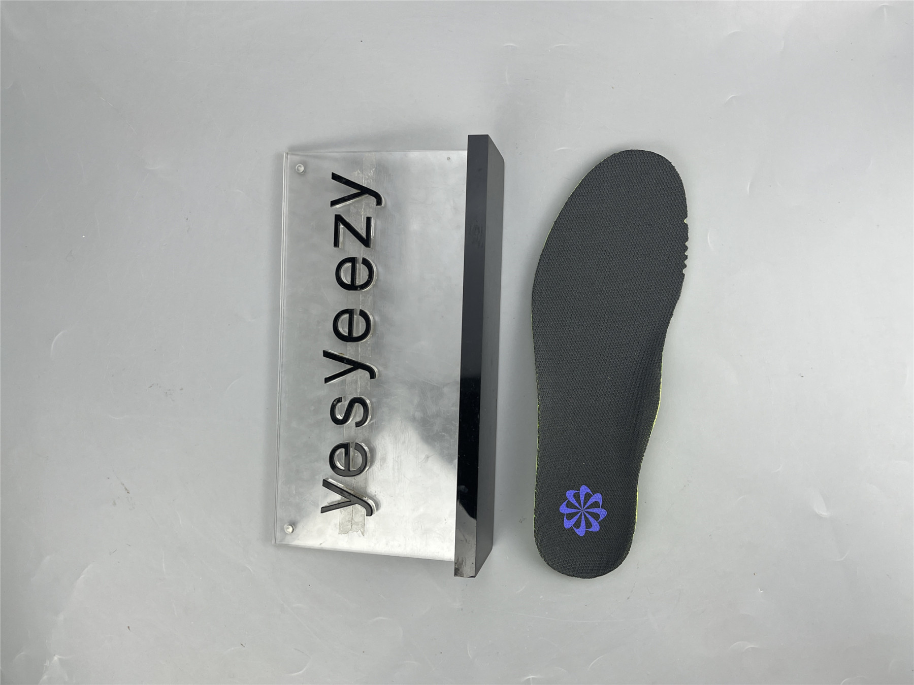 UA NIKE AIR MAX SCORPION 