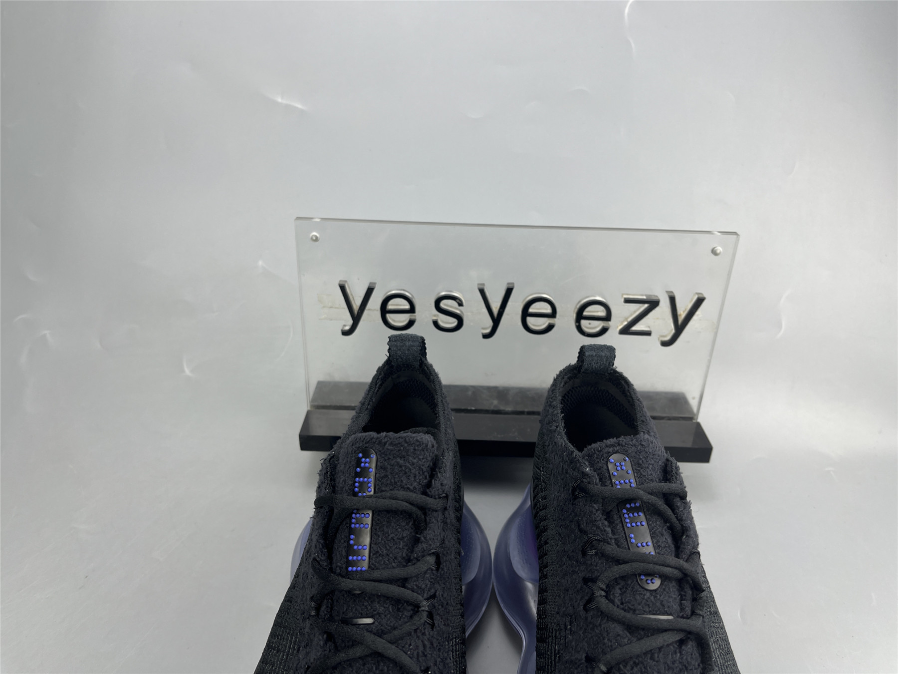 UA NIKE AIR MAX SCORPION 