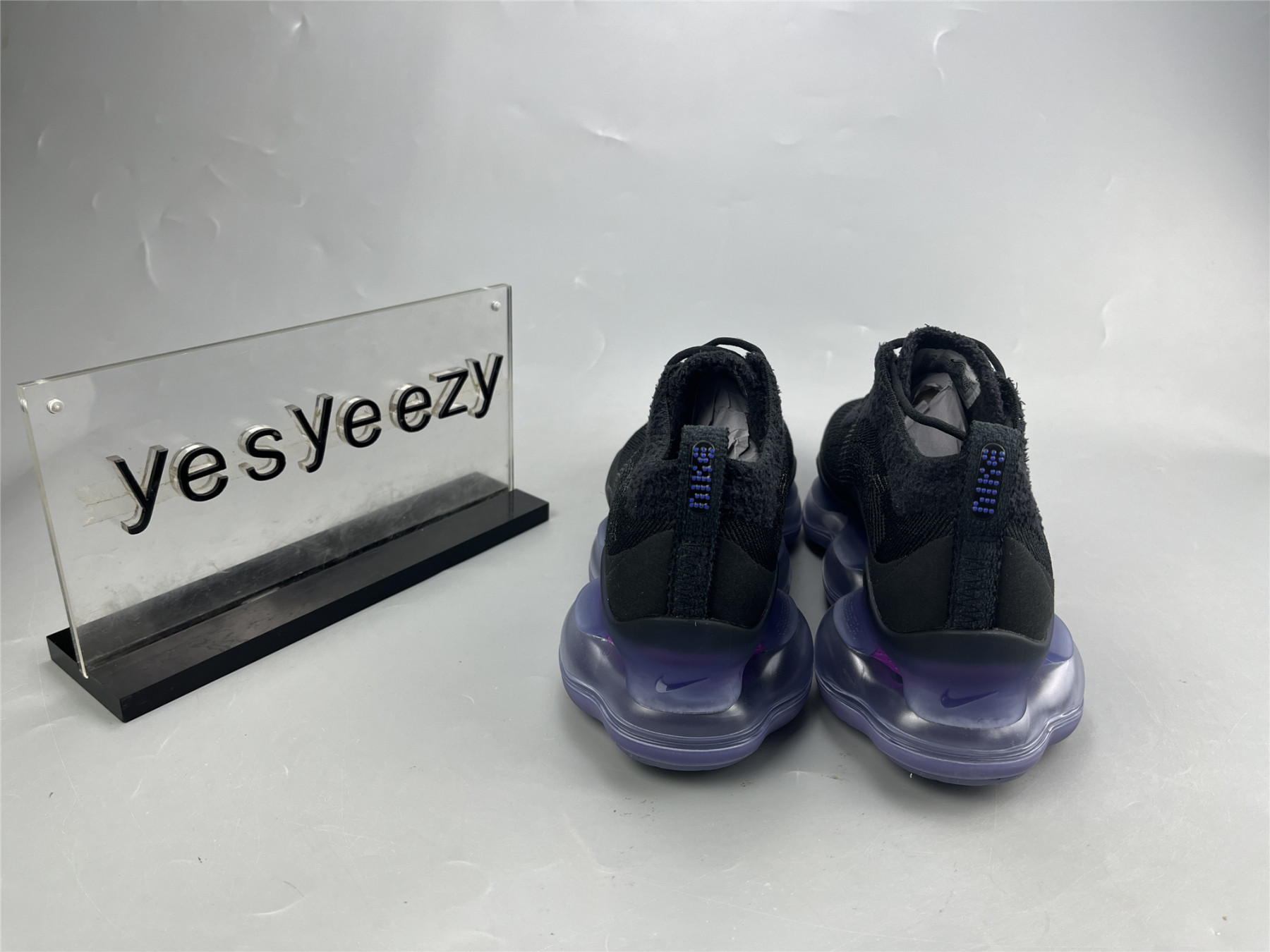 UA NIKE AIR MAX SCORPION 