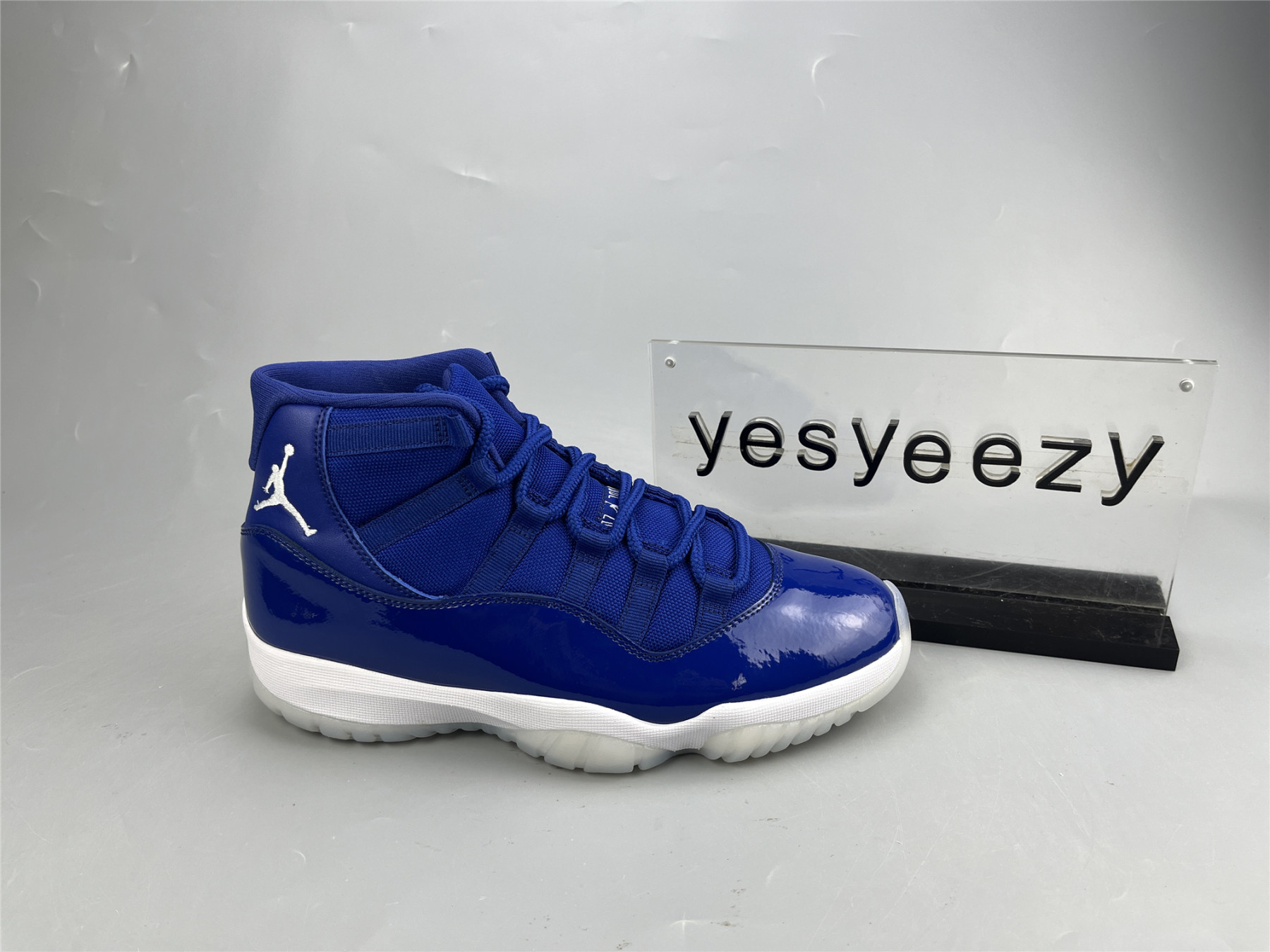 UA AIR JORDAN 11 RETRO LEGEND BLUE