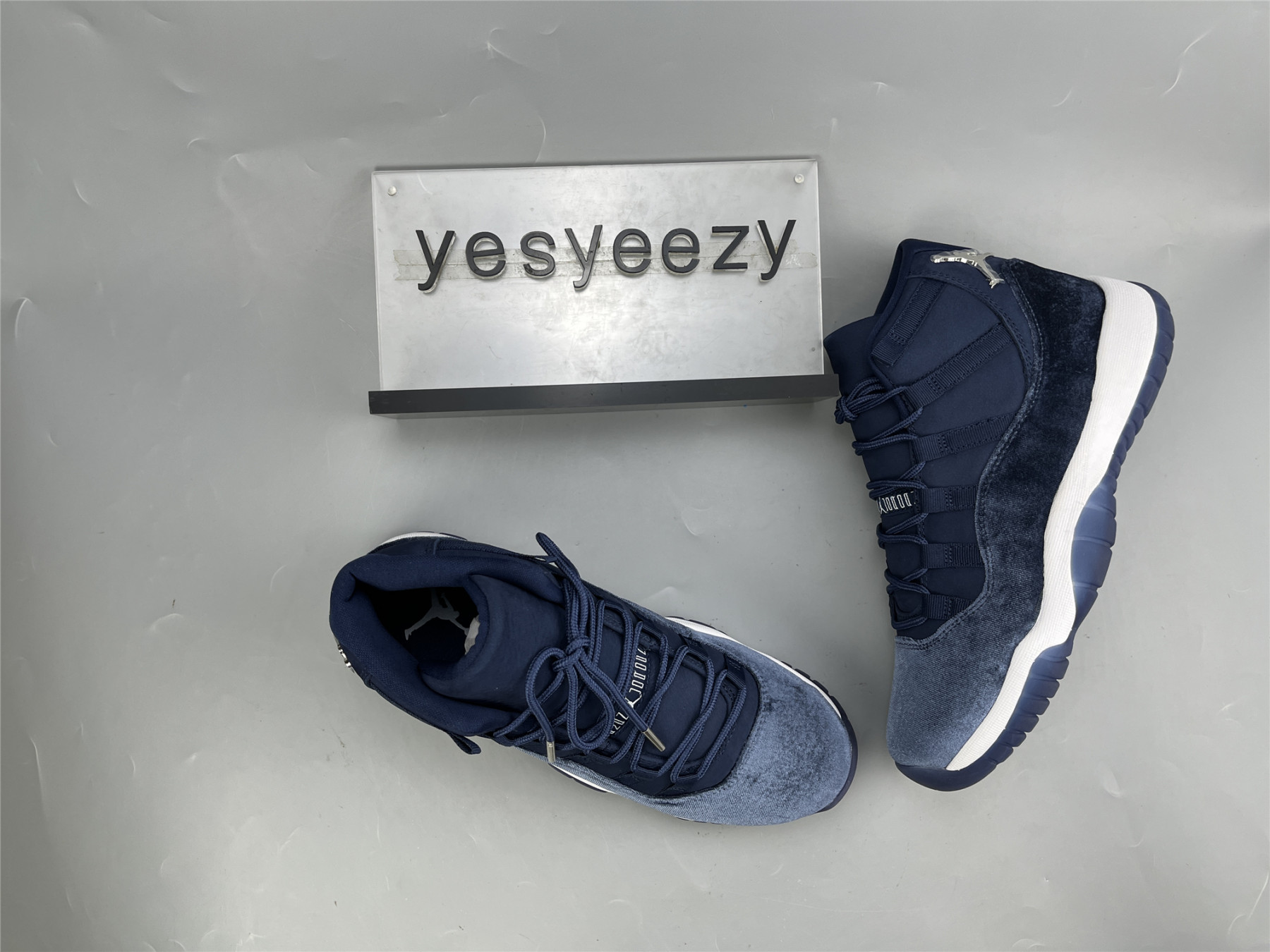 UA WMNS AIR JORDAN 11 RETRO 