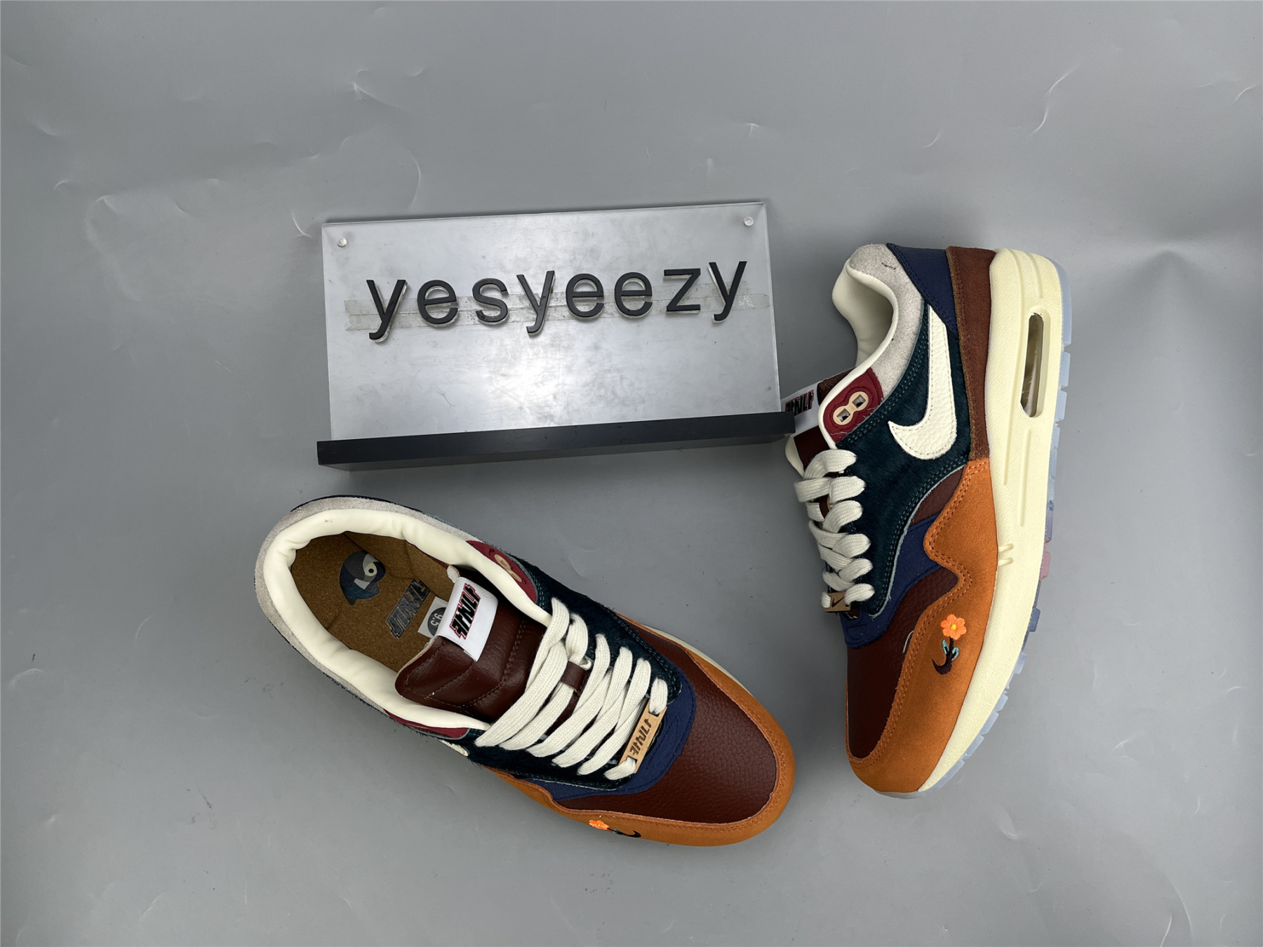 UA NIKE KASINA X AIR MAX 1 SP 