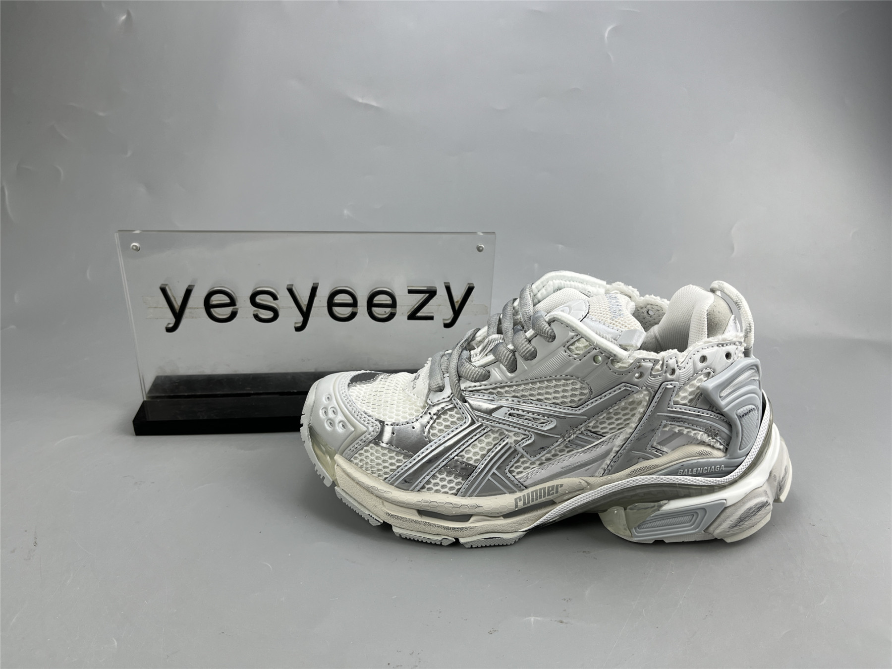 UA RUNNER GREY SILVER METALLIC