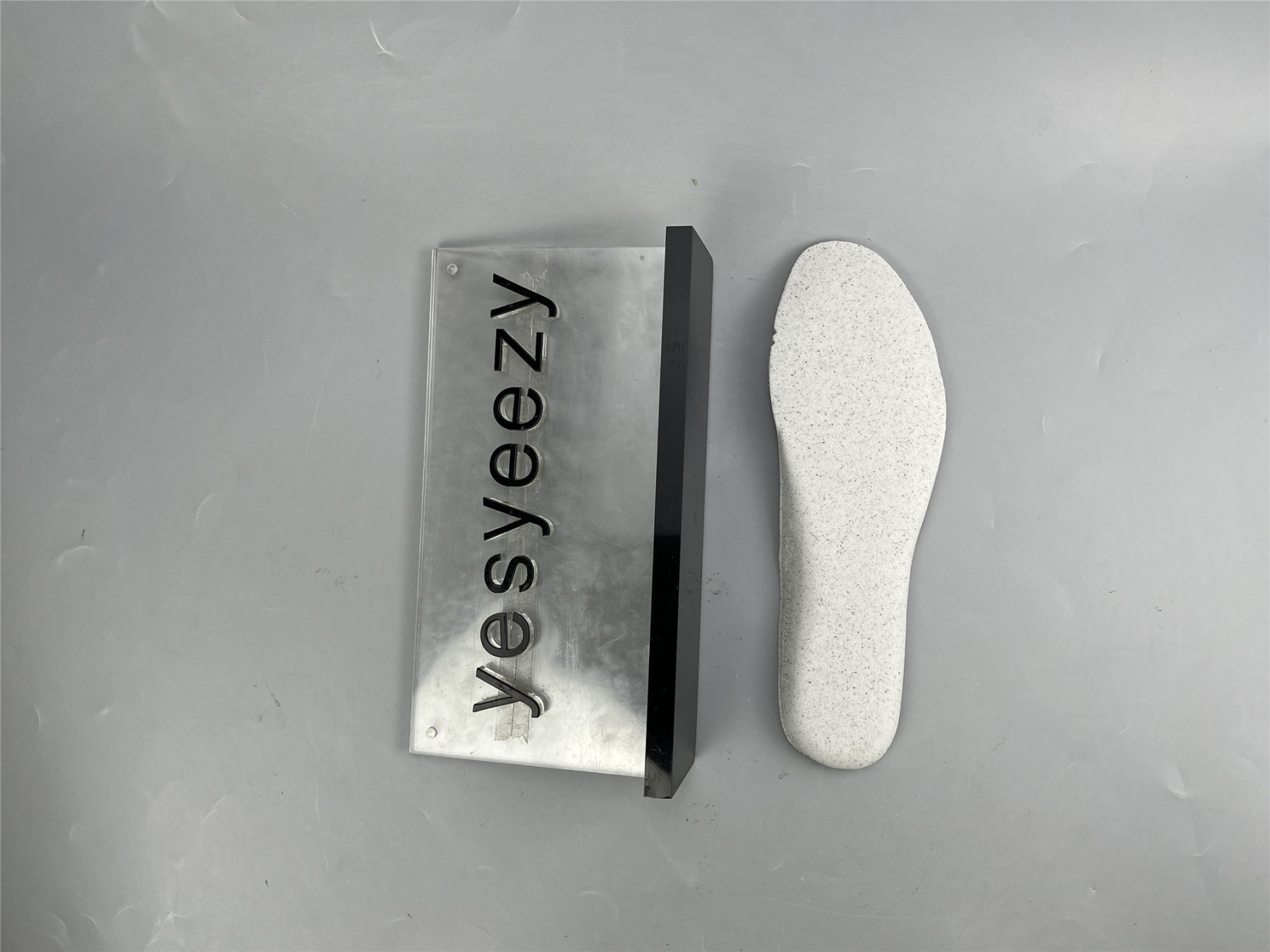 UA RUNNER GREY SILVER METALLIC