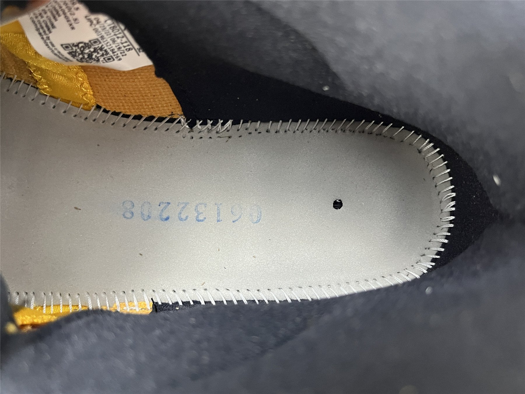 UA AIR JORDAN 11 RETRO BLACK YELLOW