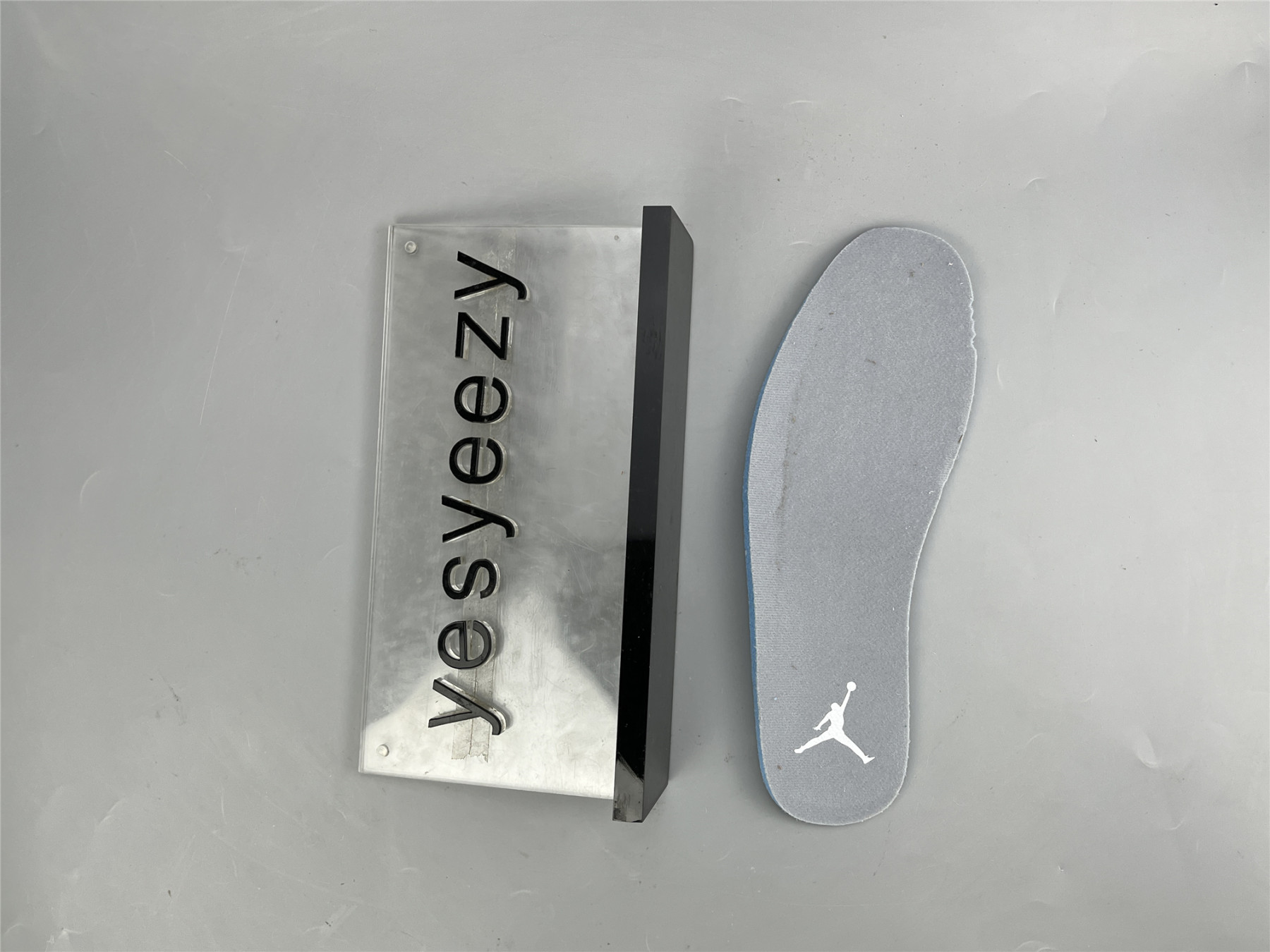 UA AIR JORDAN 12 RETRO 