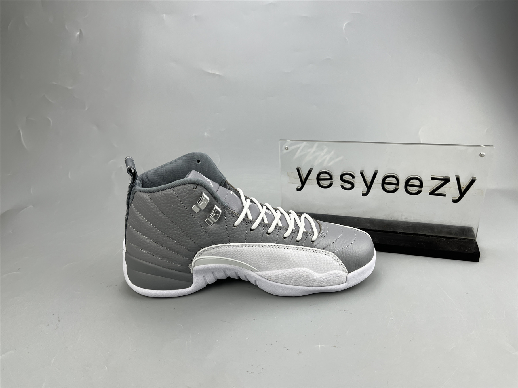 UA AIR JORDAN 12 RETRO 