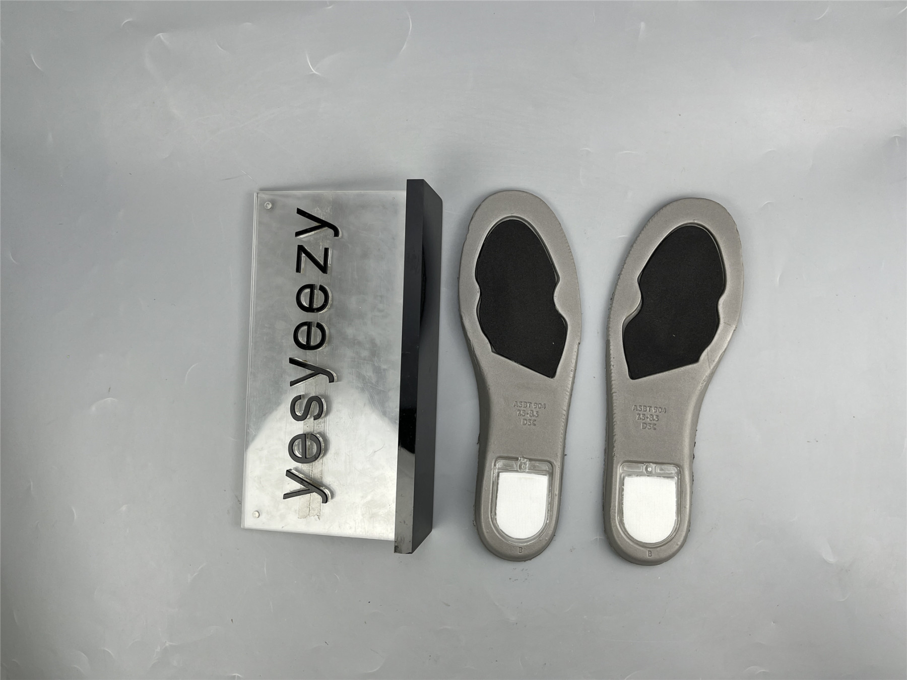 UA WHY SO SAD? X DUNK LOW SB 