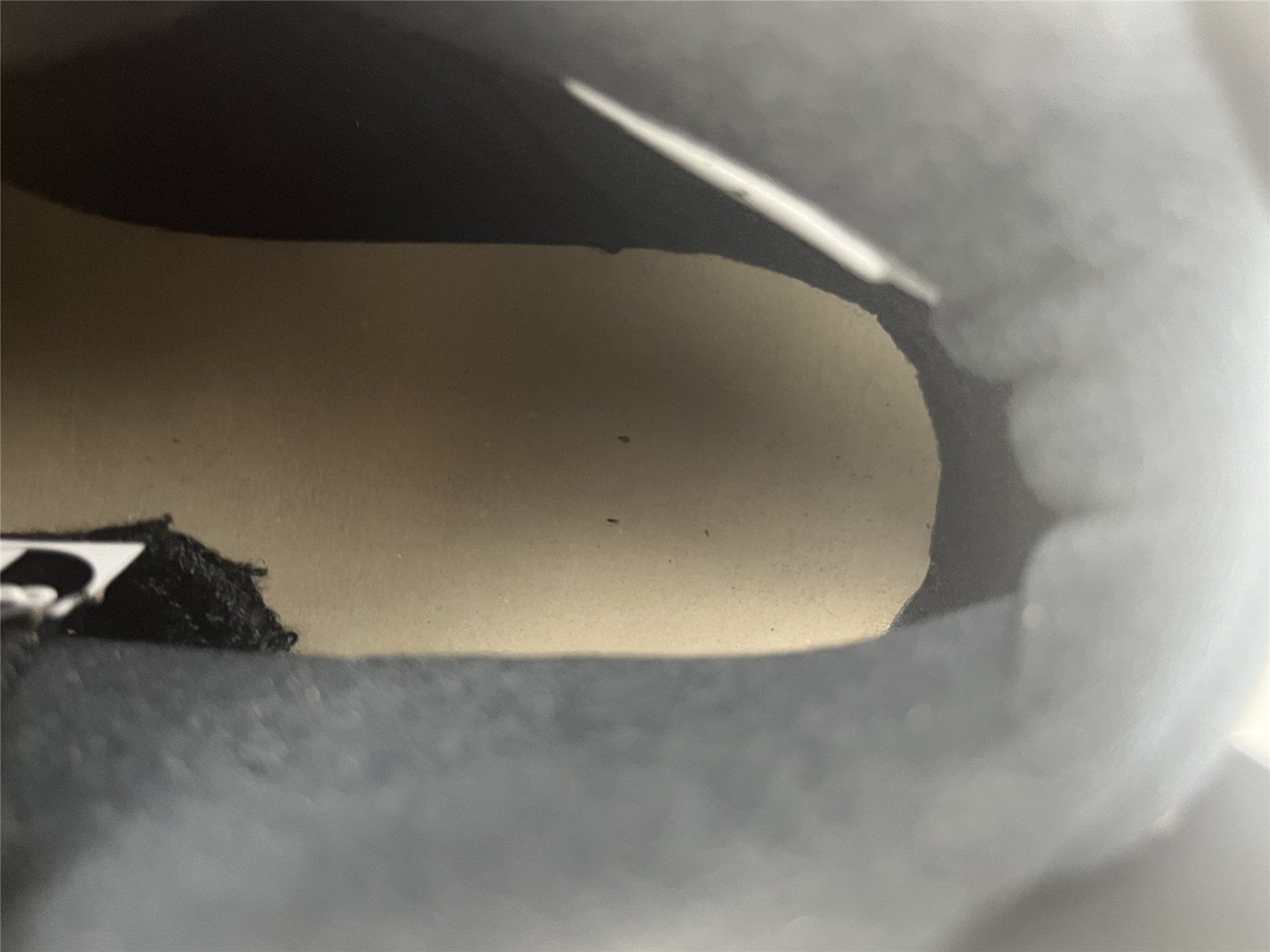 UA AIR JORDAN 6 RETRO 