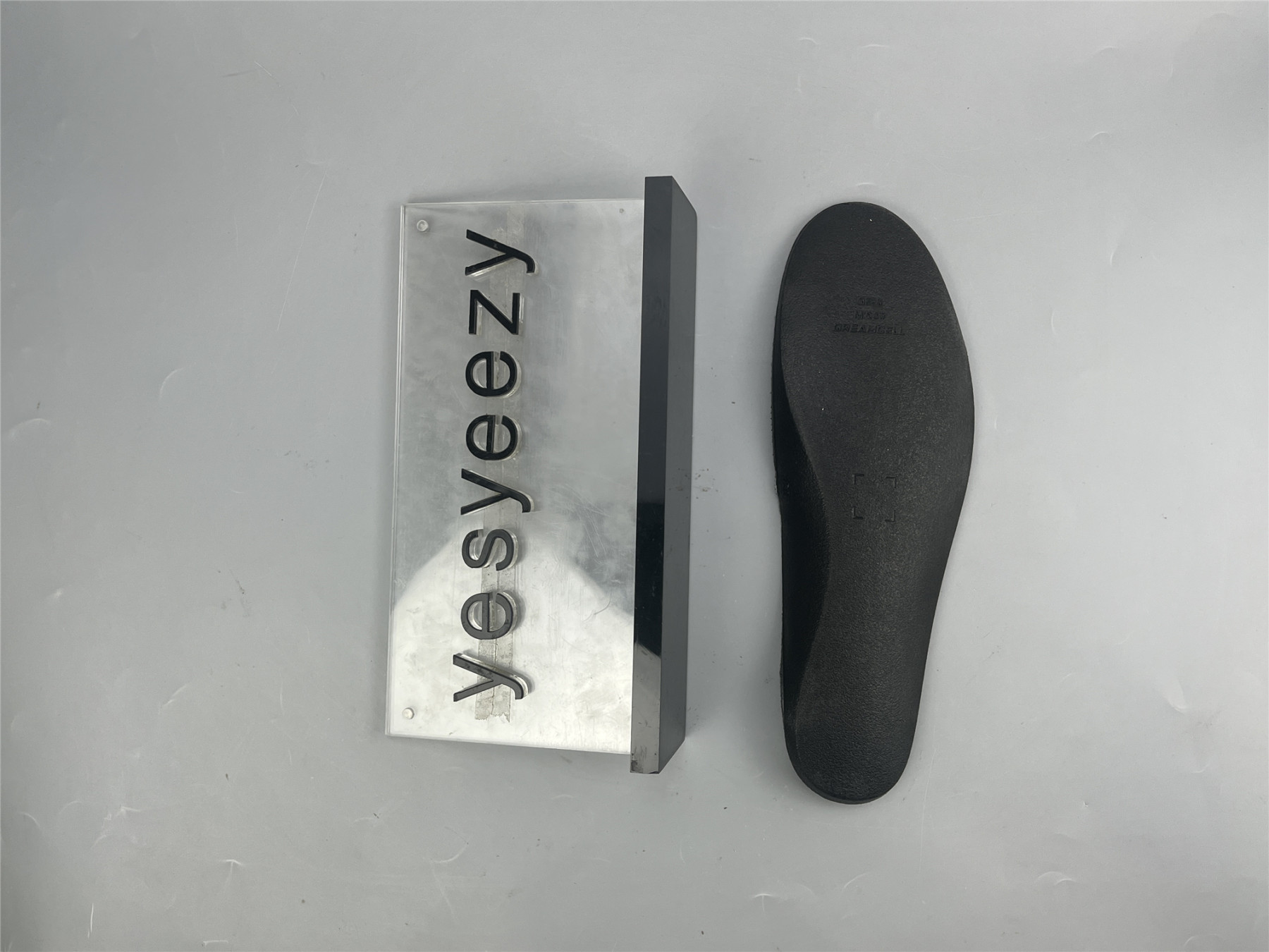 UA AIR JORDAN 6 RETRO 