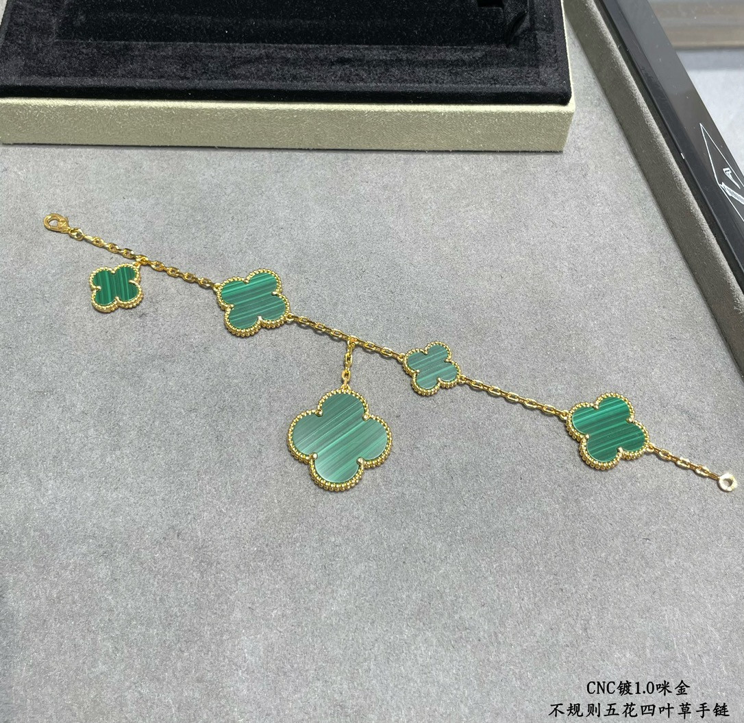 V*n Cl**f & Arpels Natural malachite irregular five-flowered four-leaf clover Bracelet