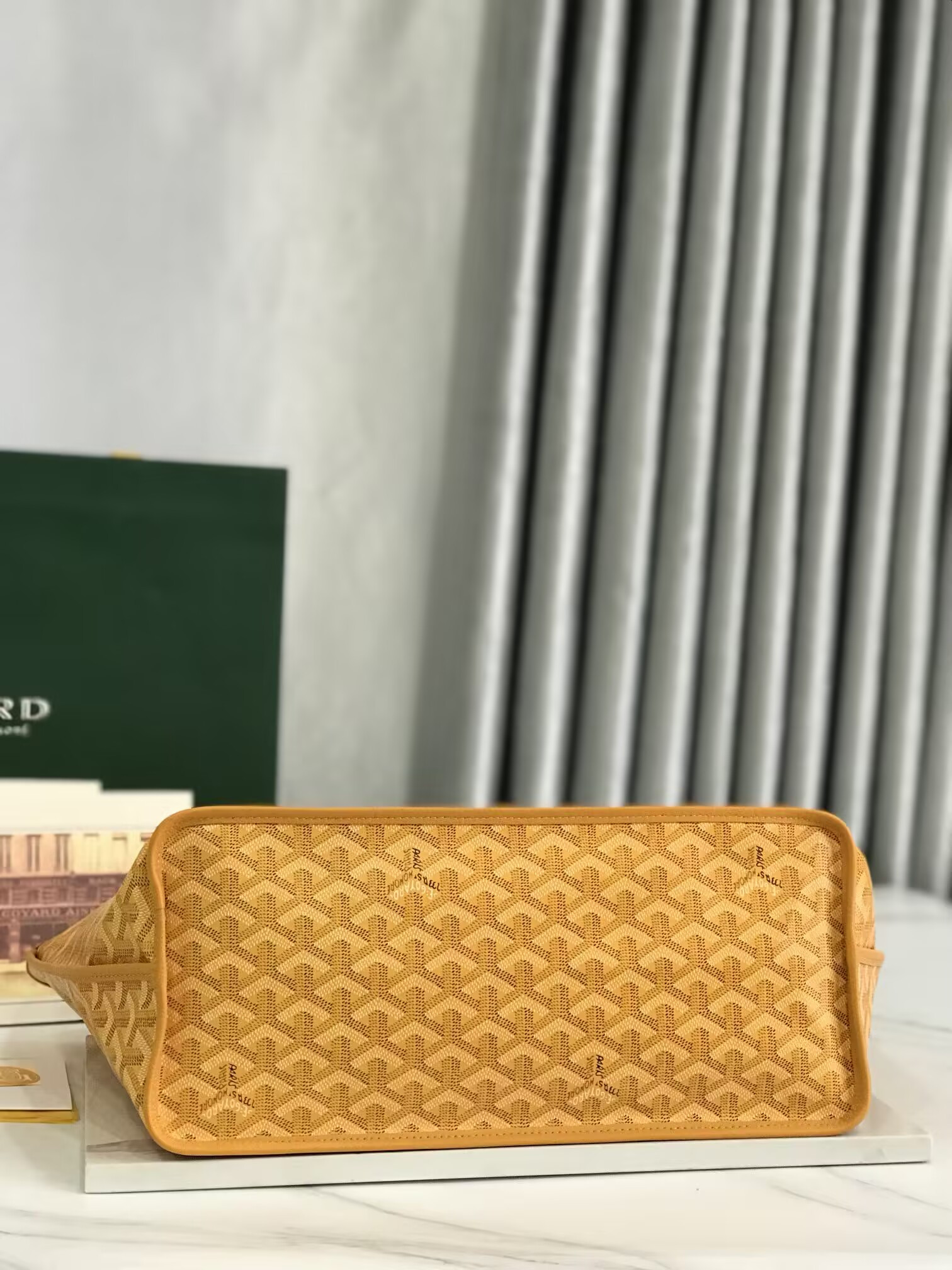 G09ard anjou gm bag 39x32x19cm