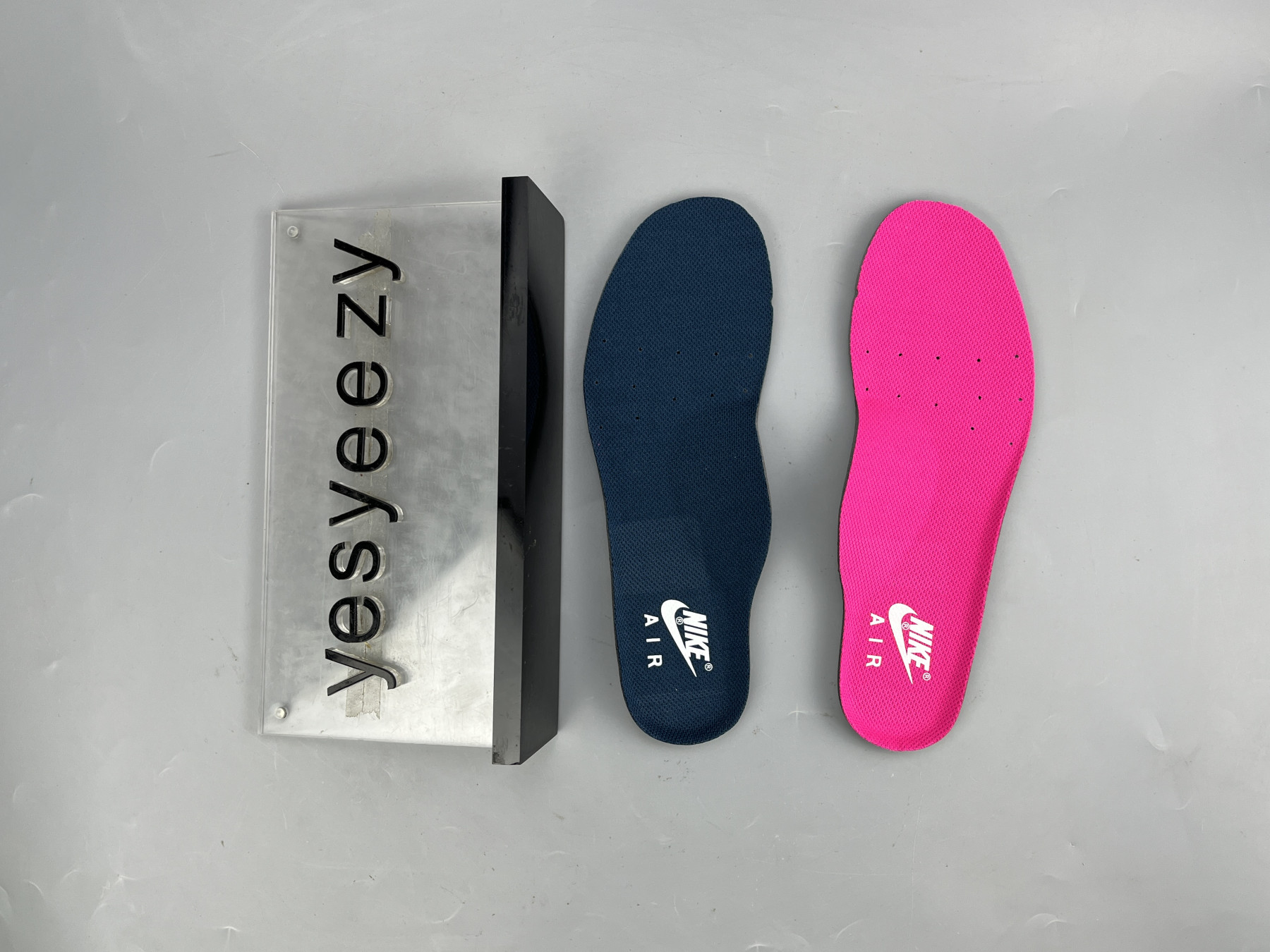 UA NIKE AIR MAX 1 GREY WHITE