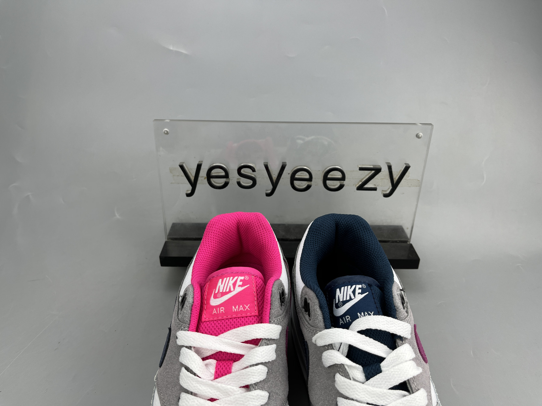 UA NIKE AIR MAX 1 GREY WHITE