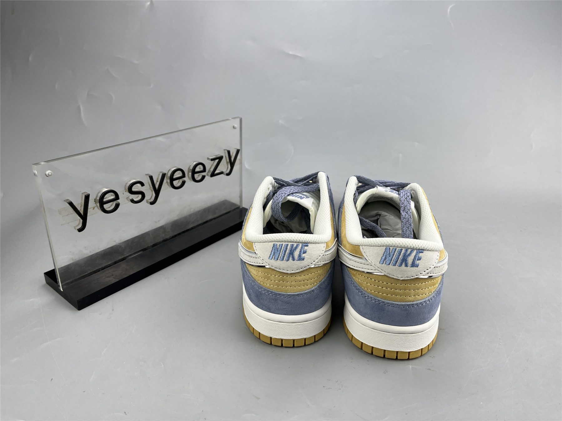 UA NIKE DUNK LOW PURPLE YELLOW