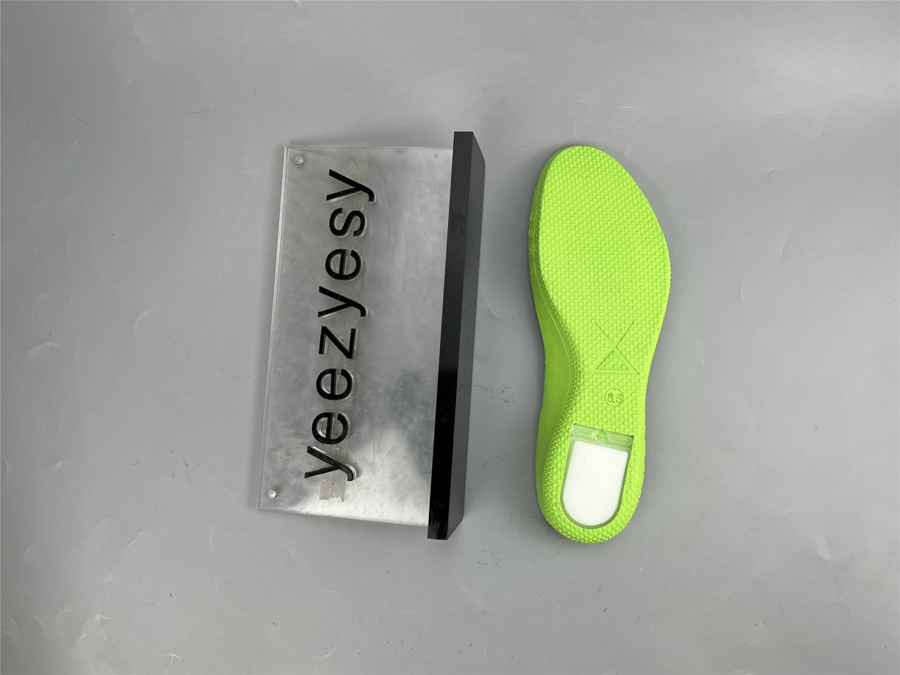 UA NIKE KOBE 8 SYSTEM 