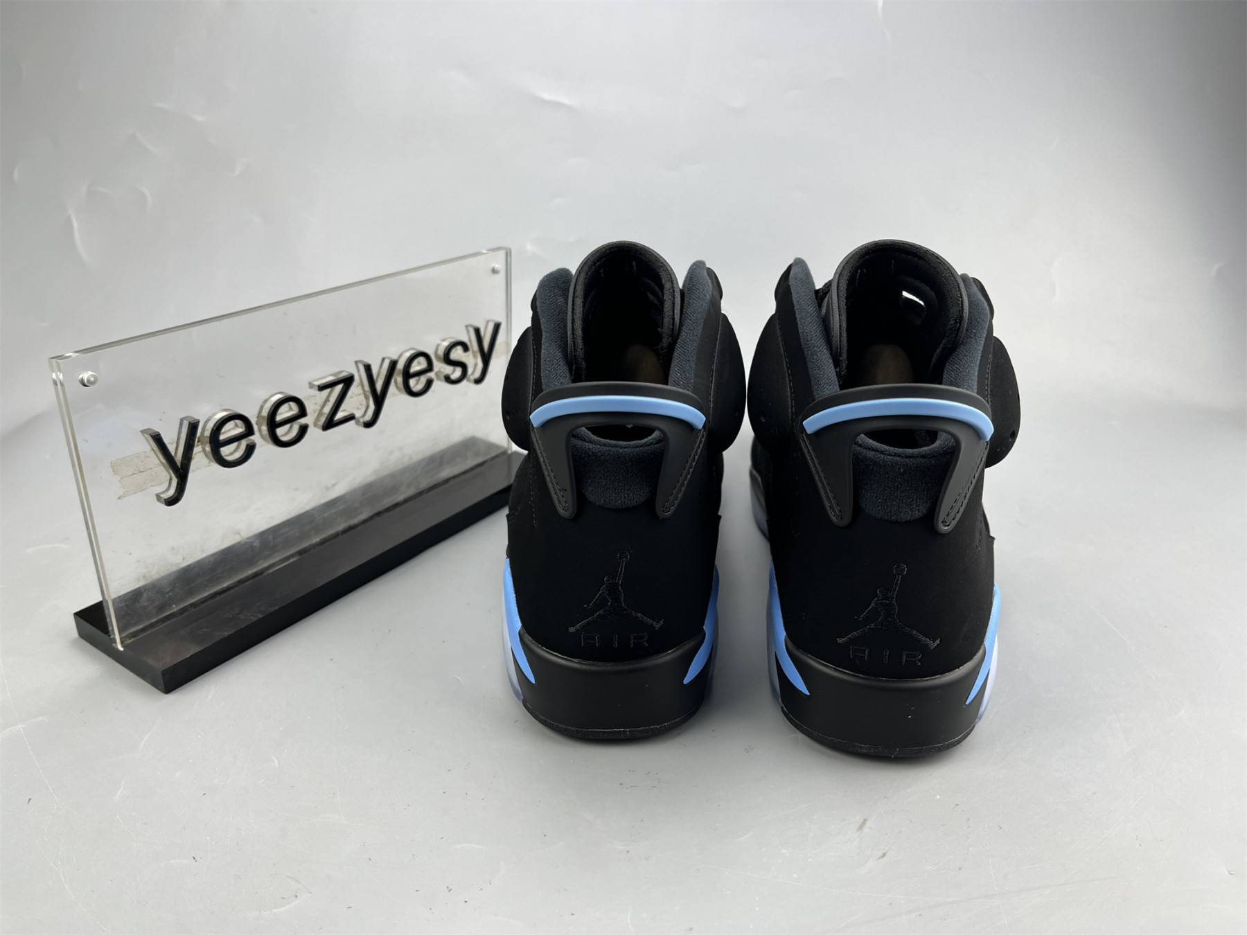 UA AIR JORDAN 6 RETRO 