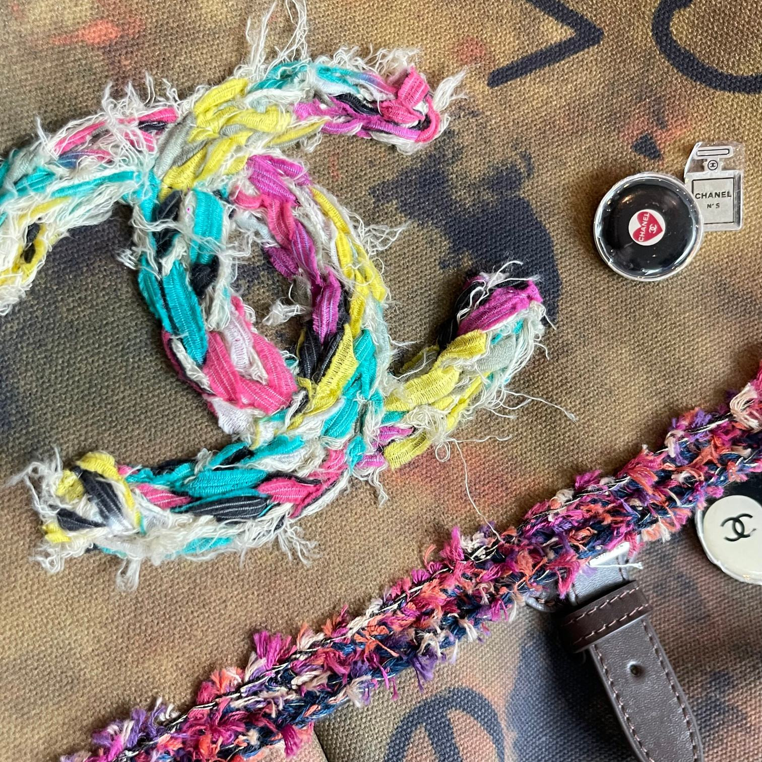 Ch**el On the Pavements Messenger Graffiti Washed Toile Bag 42x30x13cm