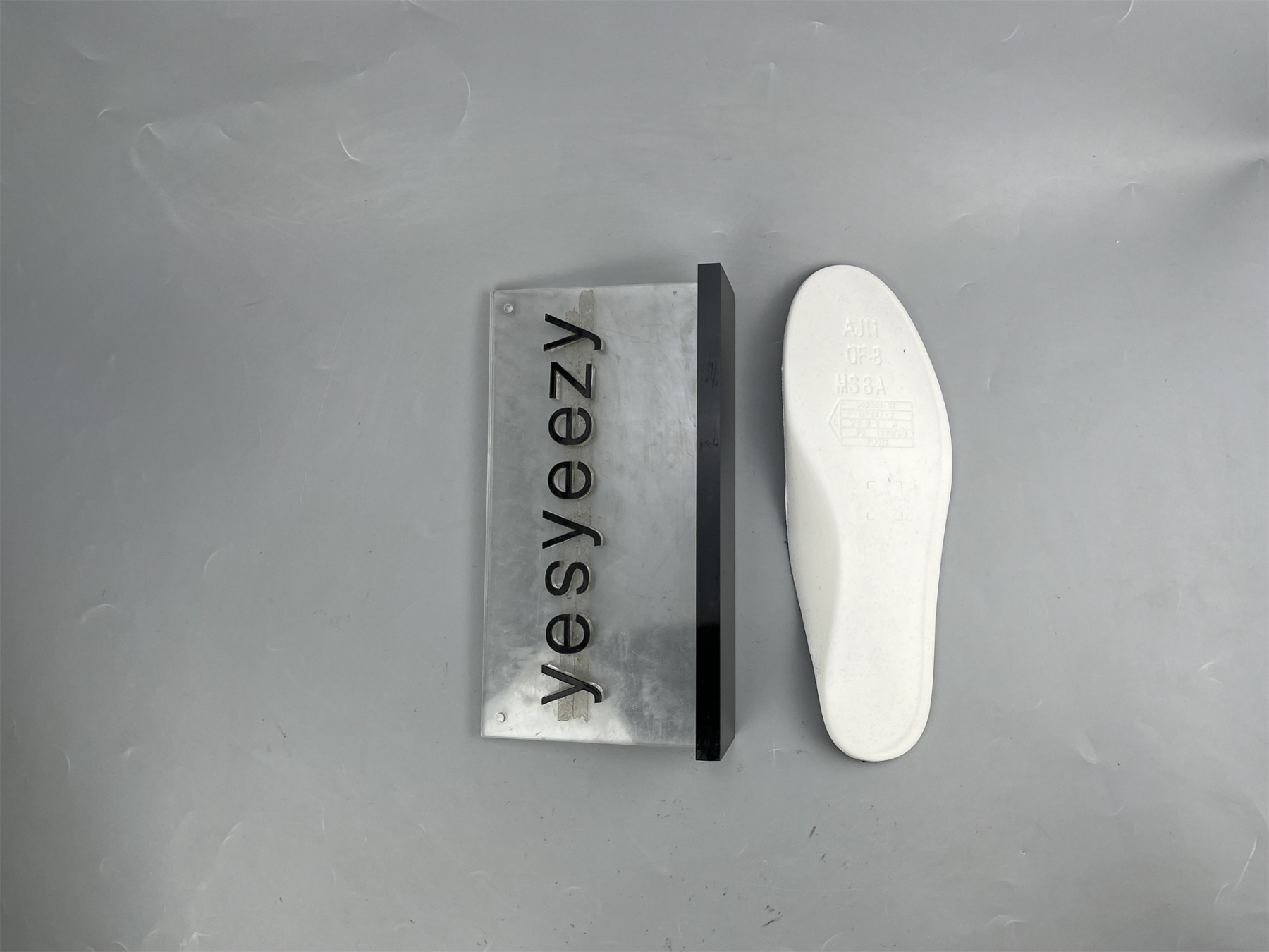 UA AIR JORDAN 11 LOW ELEPHANT