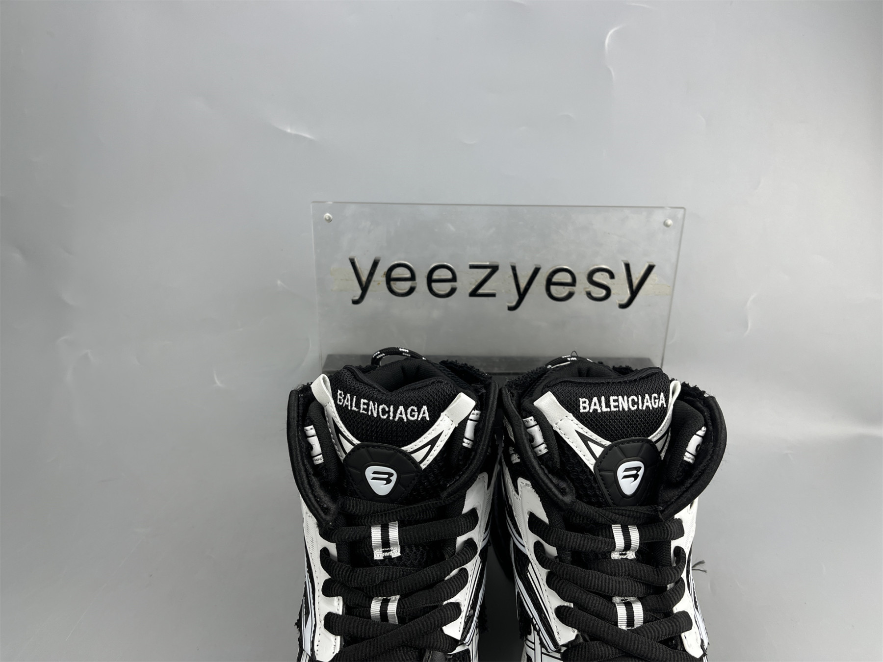 UA RUNNER HIGHTOP WHITE BLACK