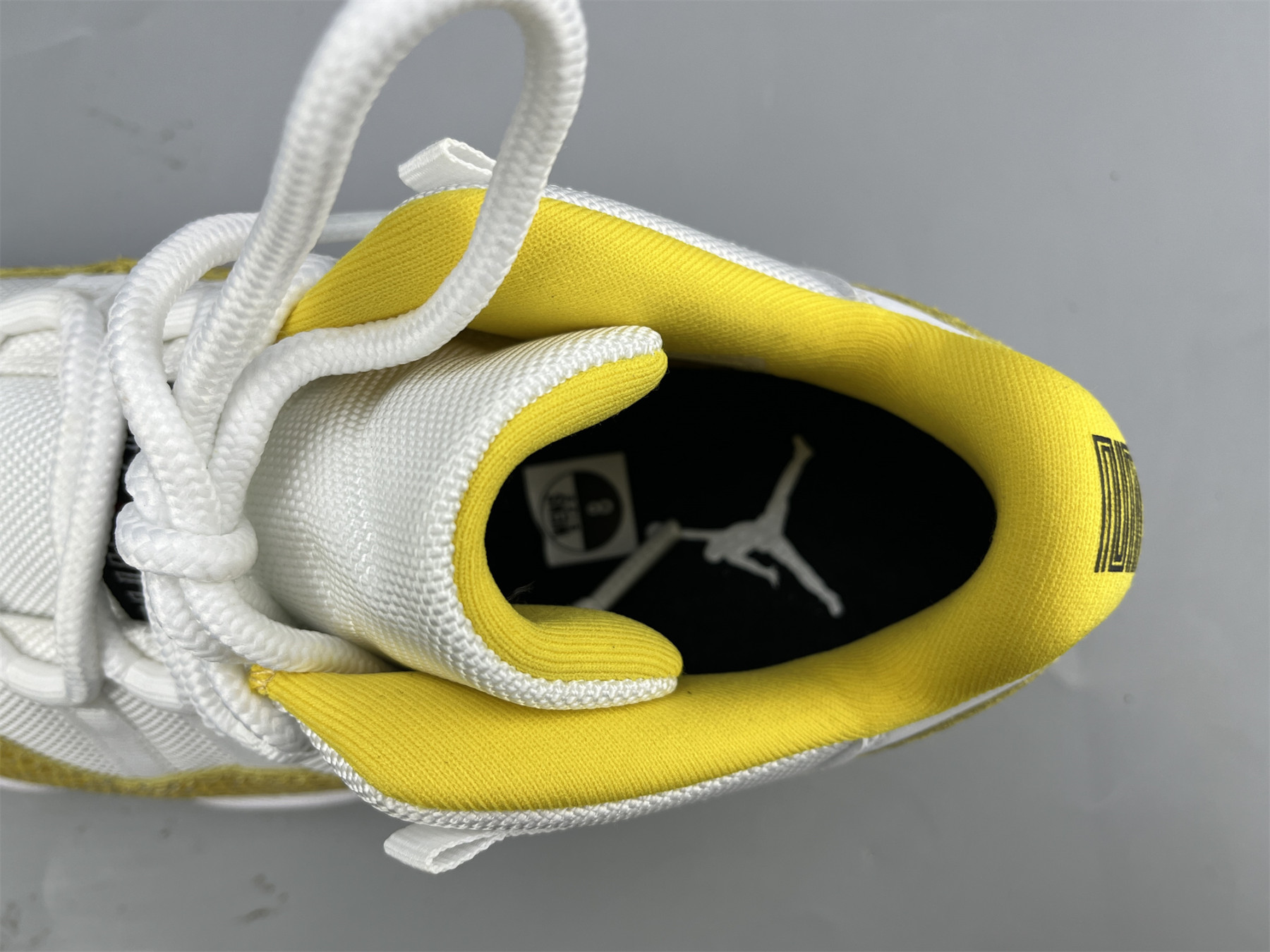 UA WMNS AIR JORDAN 11 RETRO LOW 