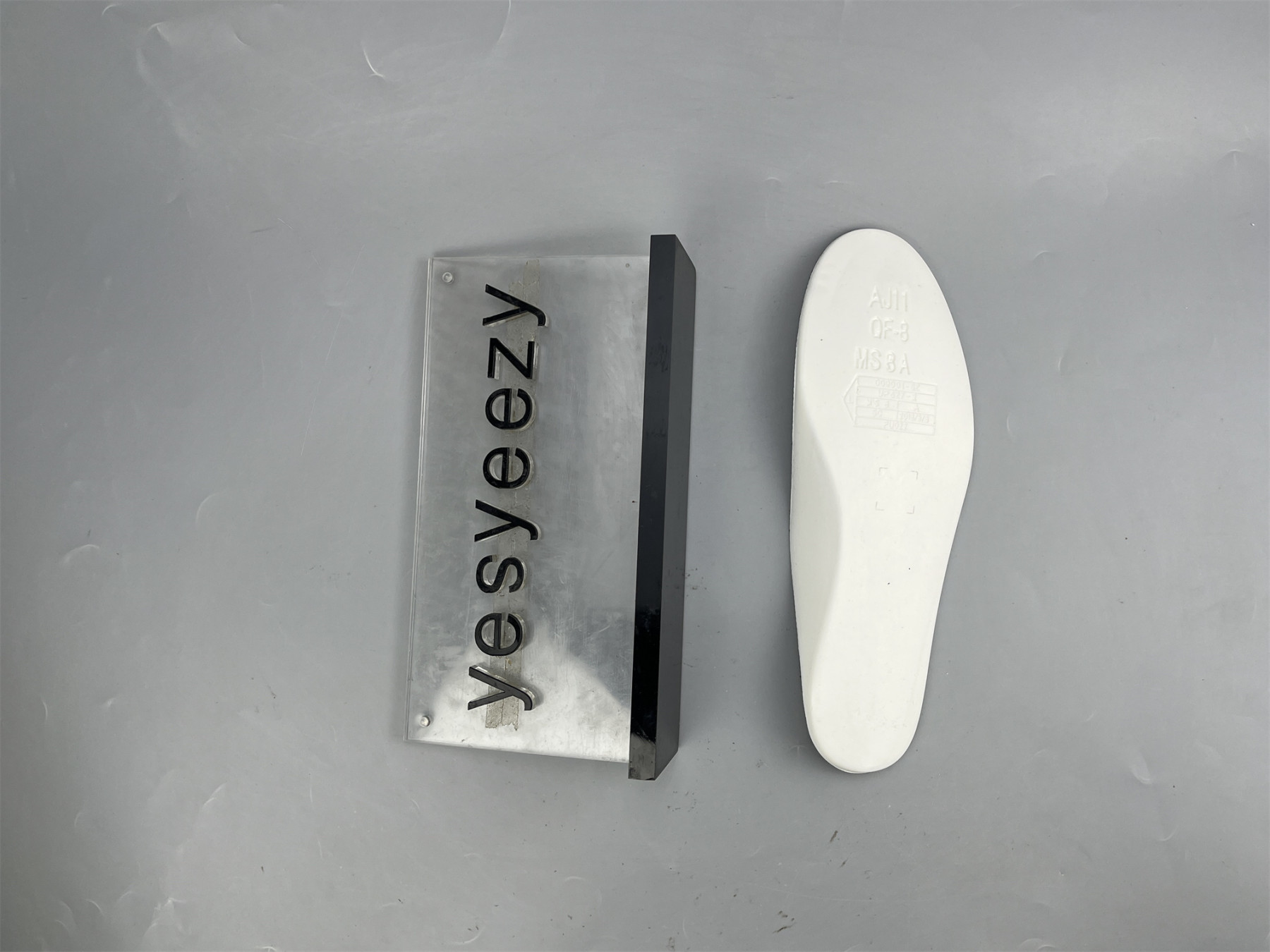 UA WMNS AIR JORDAN 11 RETRO LOW 