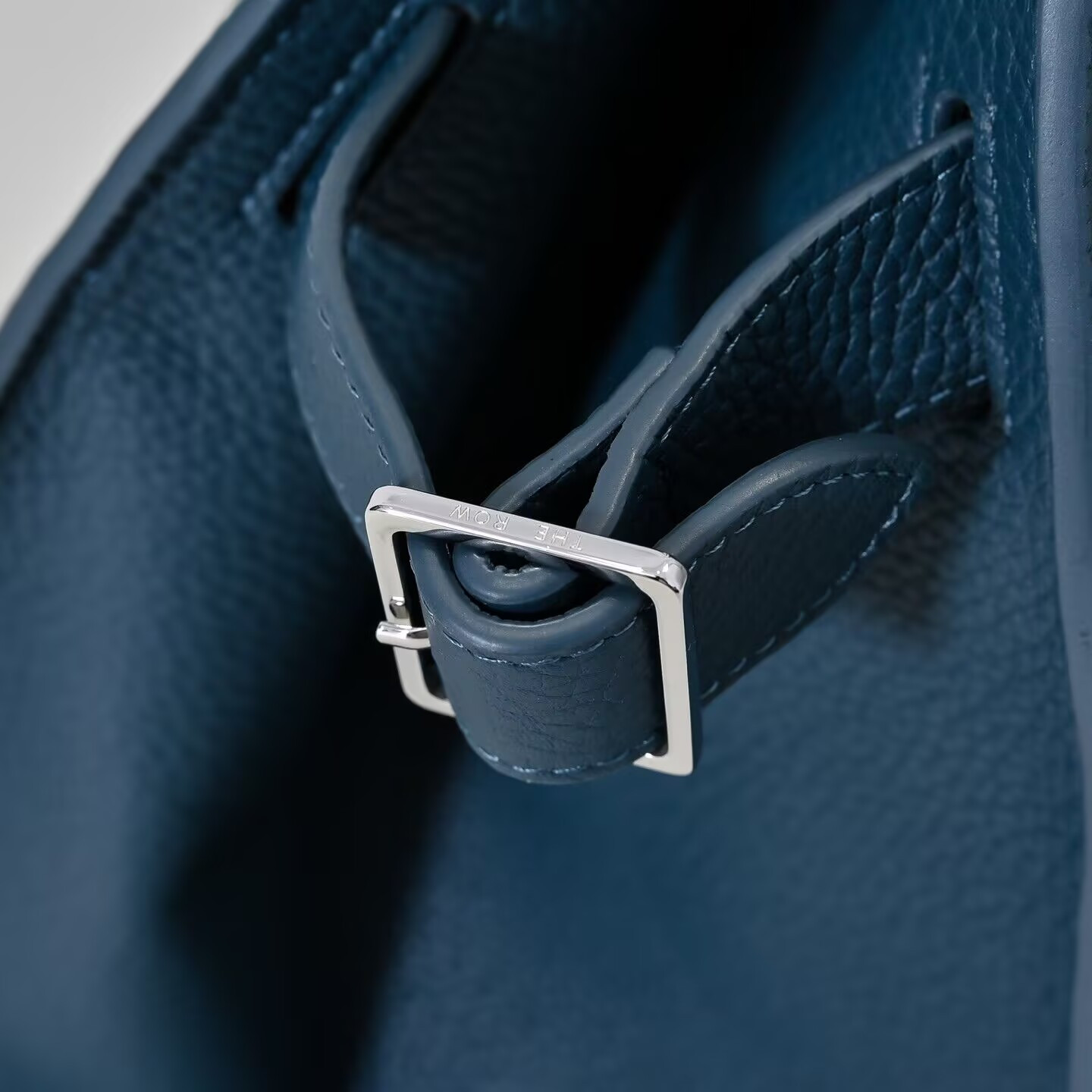 The R0w MARGAUX 15 38.5x16x30cm