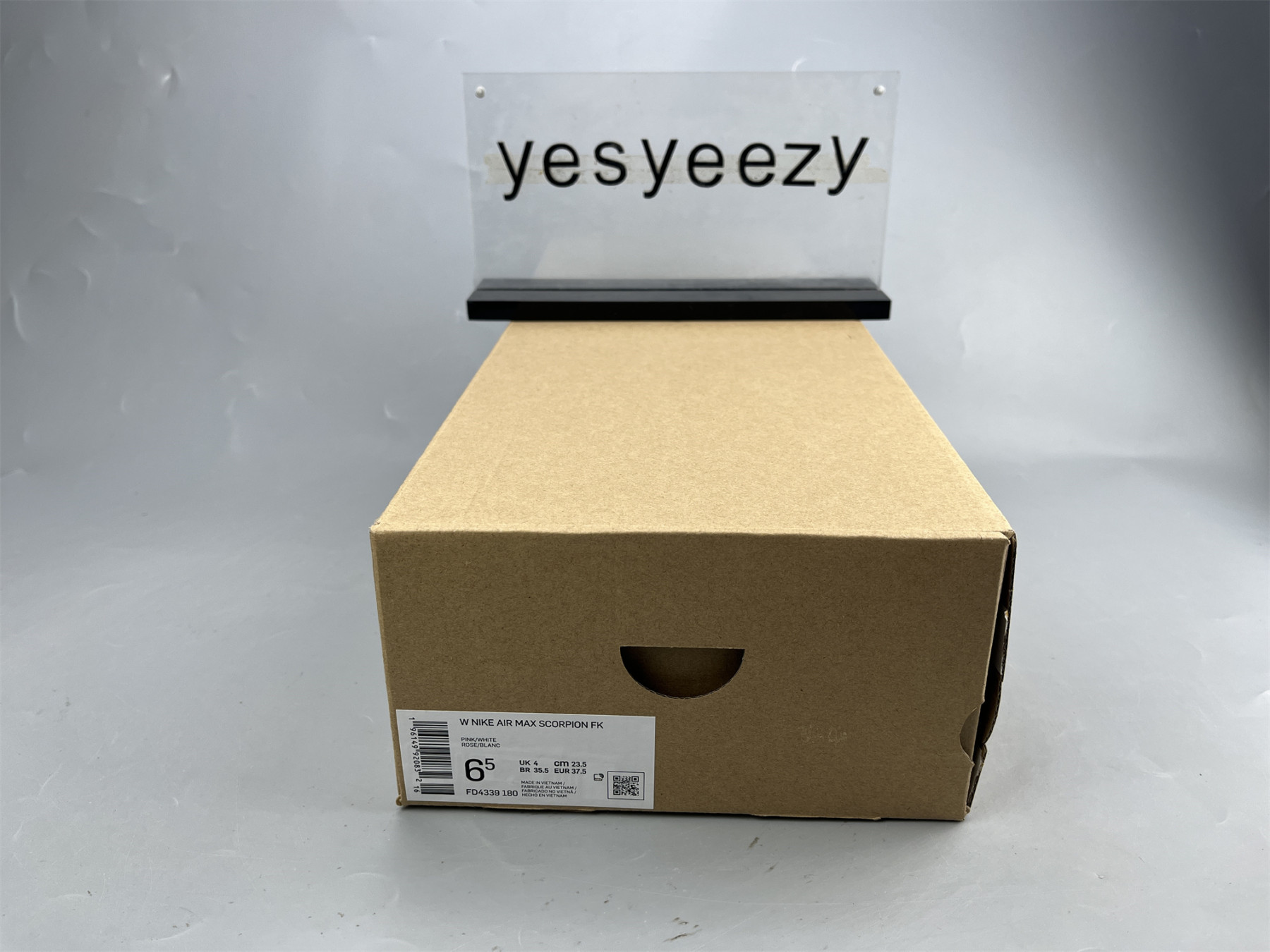 UA NIKE WMNS AIR MAX SCORPION FLYKNIT 