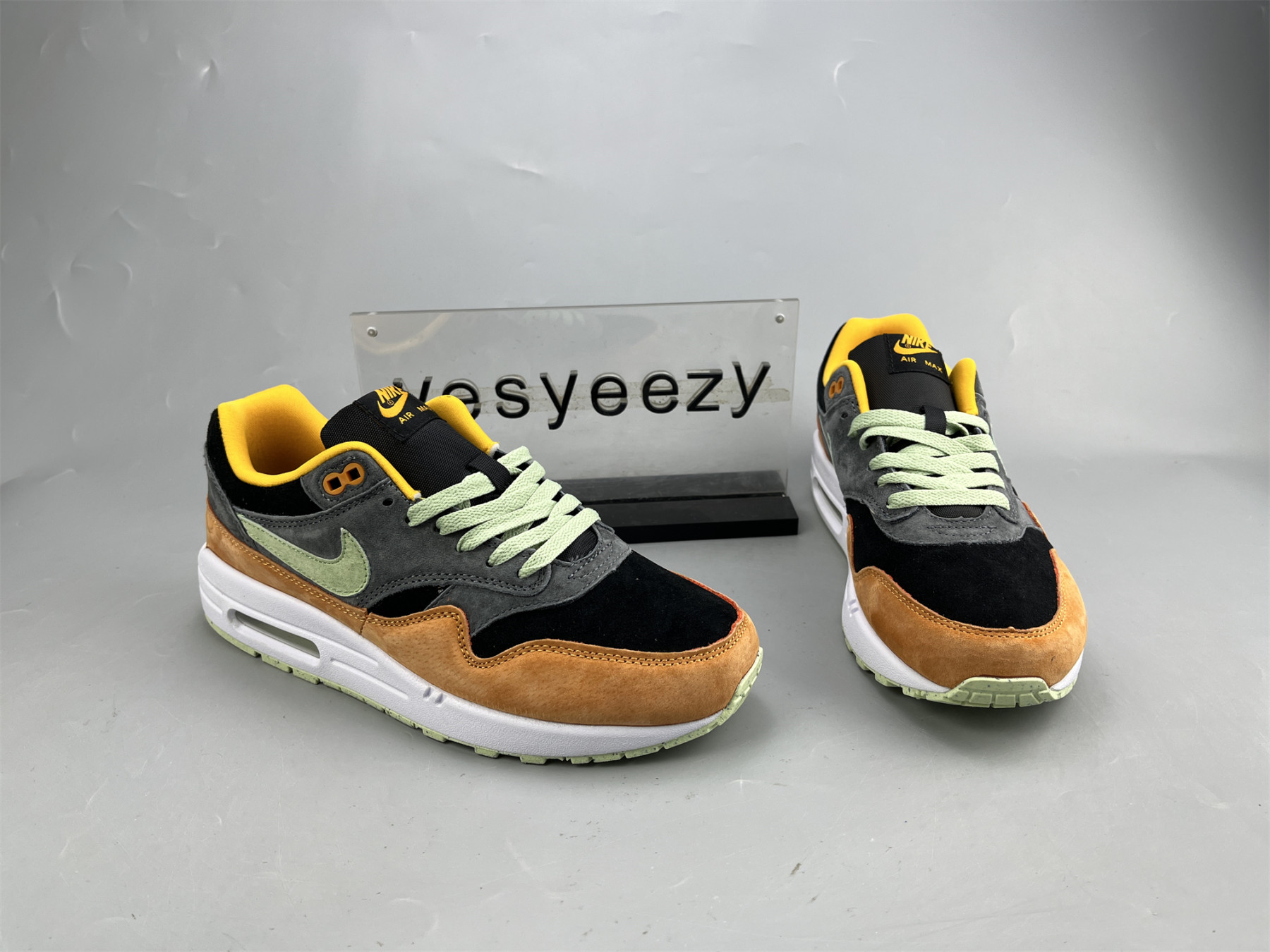 UA NIKE AIR MAX 1 PREMIUM 