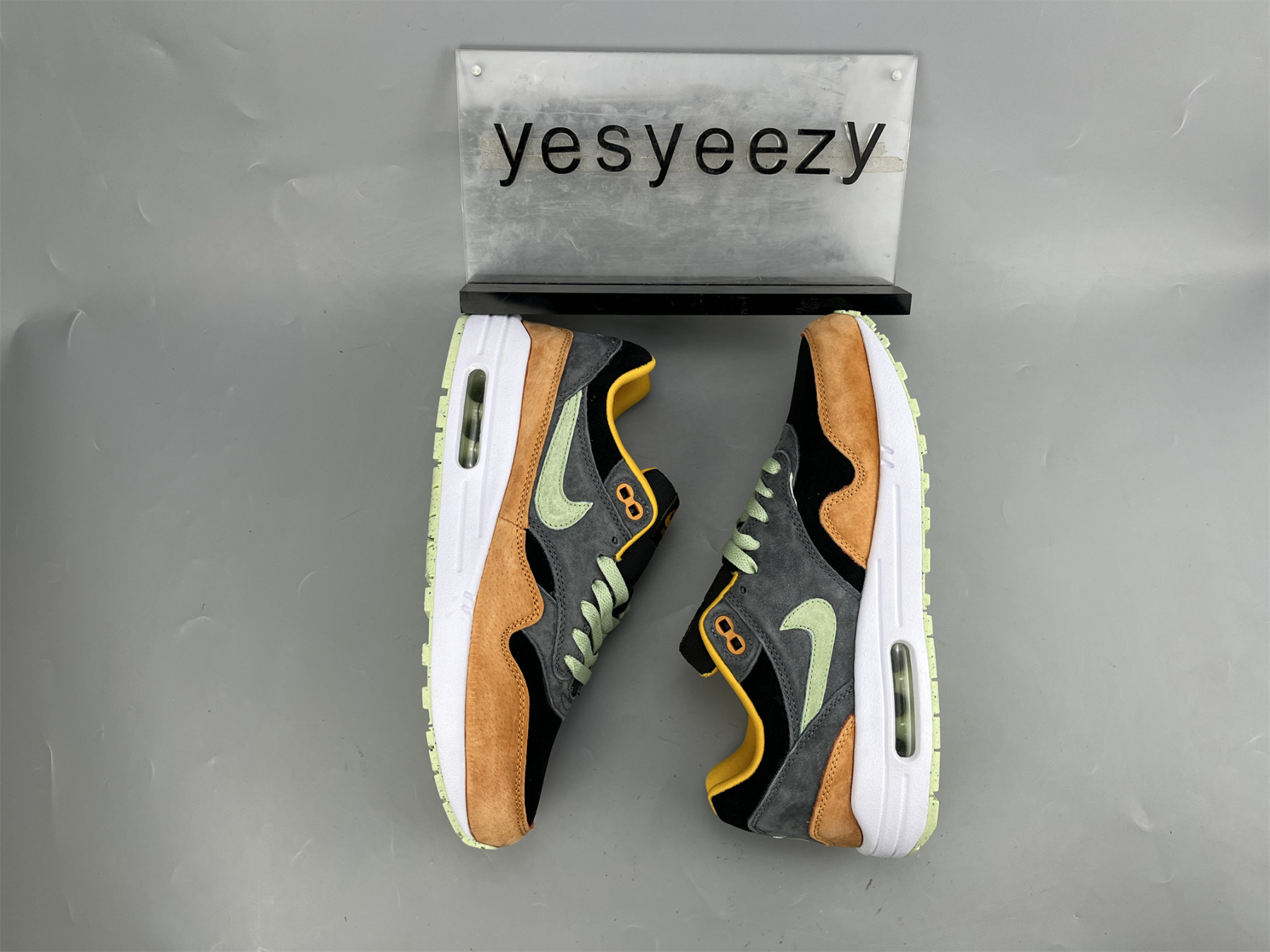 UA NIKE AIR MAX 1 PREMIUM 