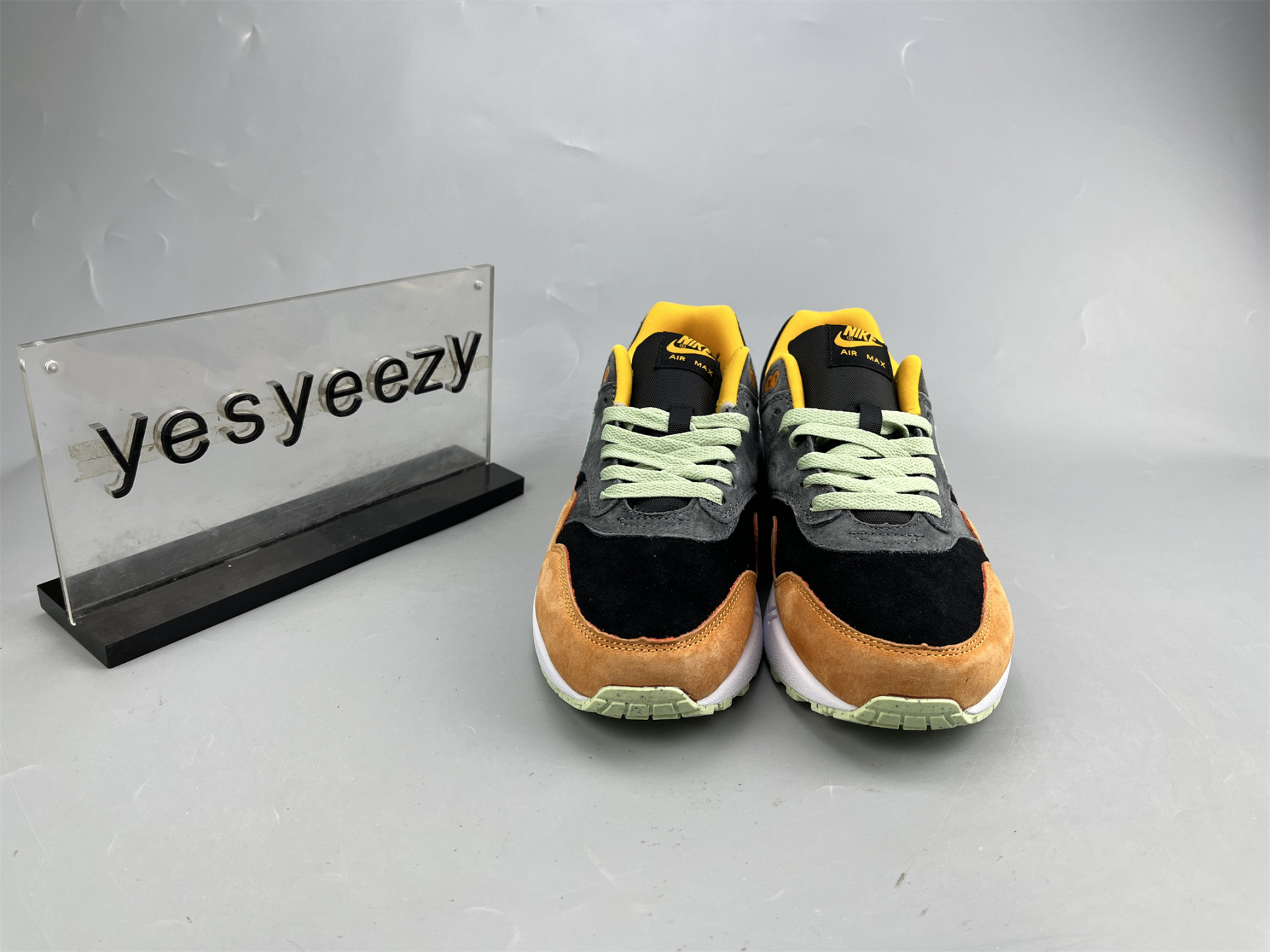 UA NIKE AIR MAX 1 PREMIUM 