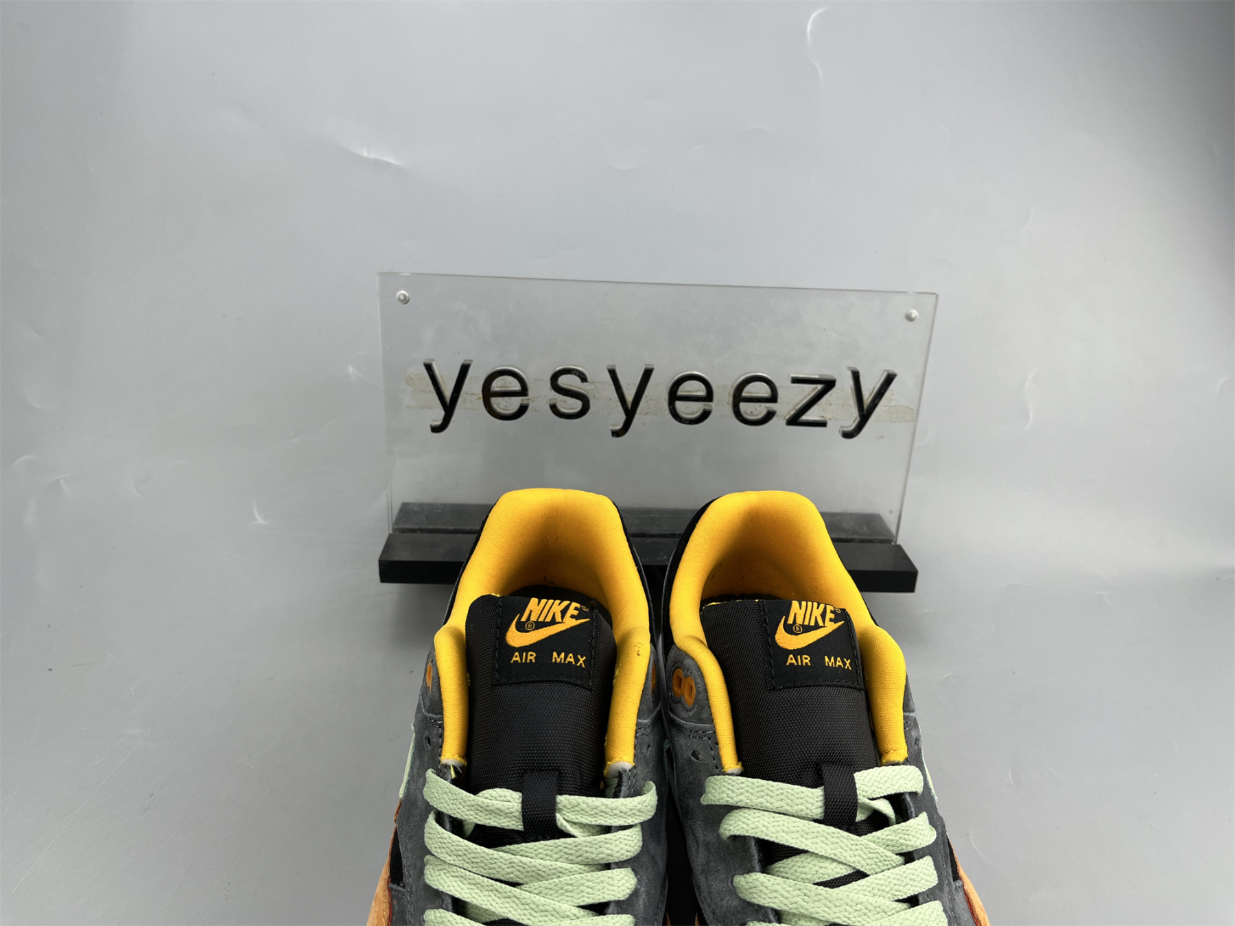 UA NIKE AIR MAX 1 PREMIUM 