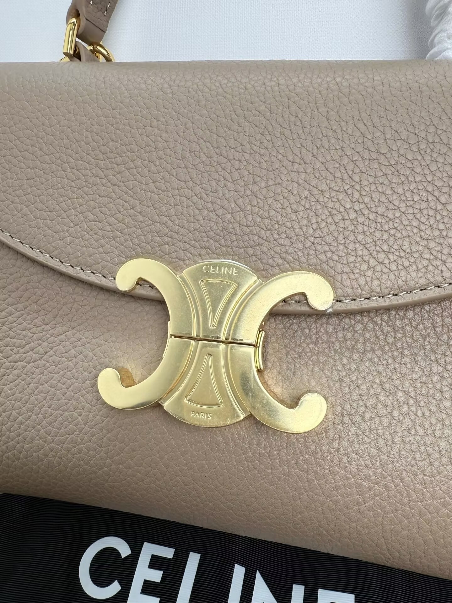 Ce1i*e Teen Nino Bag In S*pple Graind Calfskin 20.5x13x8cm