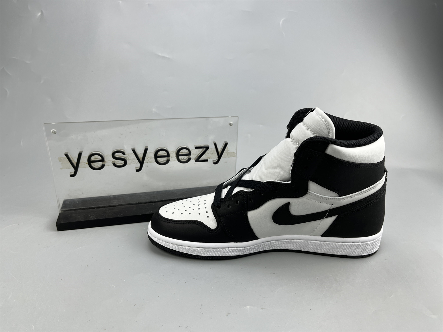 UA AIR JORDAN 1 RETRO HIGH 