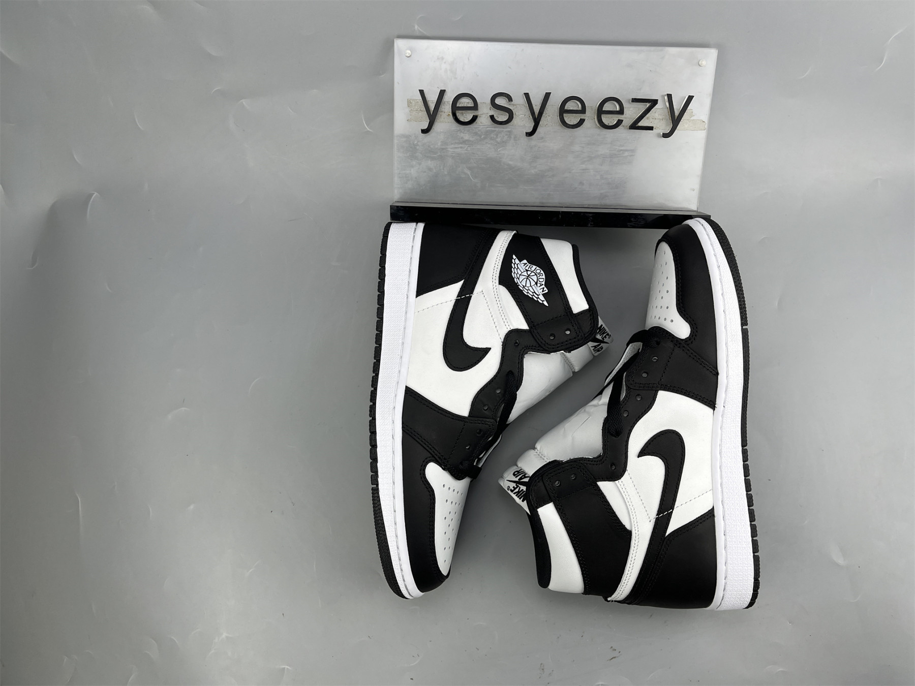 UA AIR JORDAN 1 RETRO HIGH 