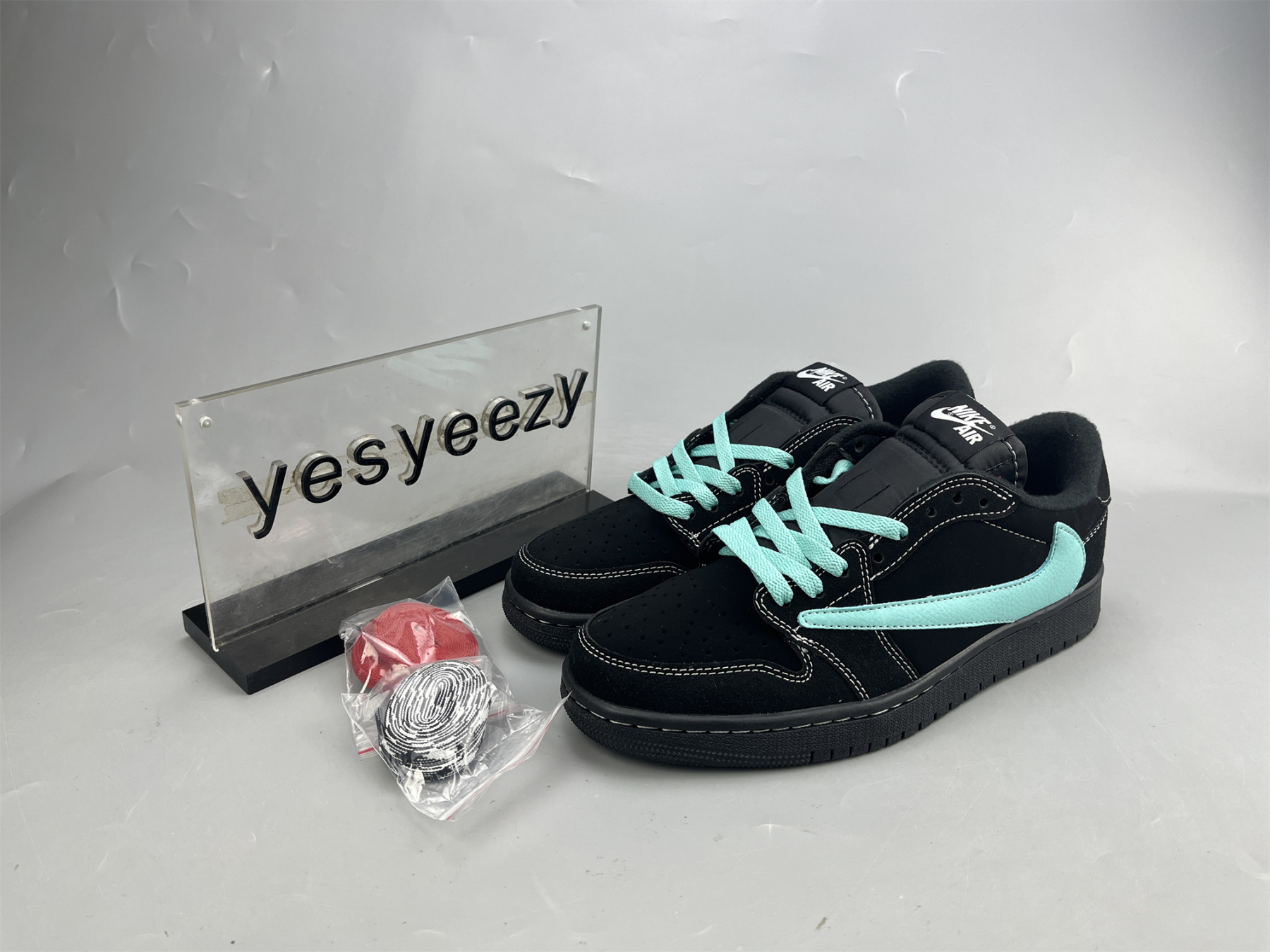 UA AIR JORDAN 1 LOW T*f*ny PHANTOM