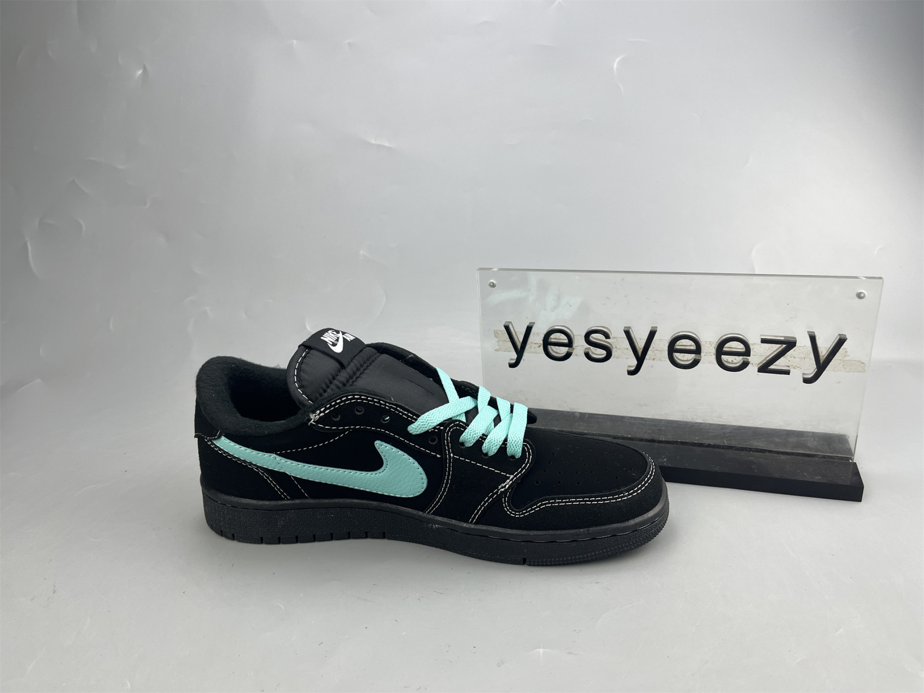 UA AIR JORDAN 1 LOW T*f*ny PHANTOM