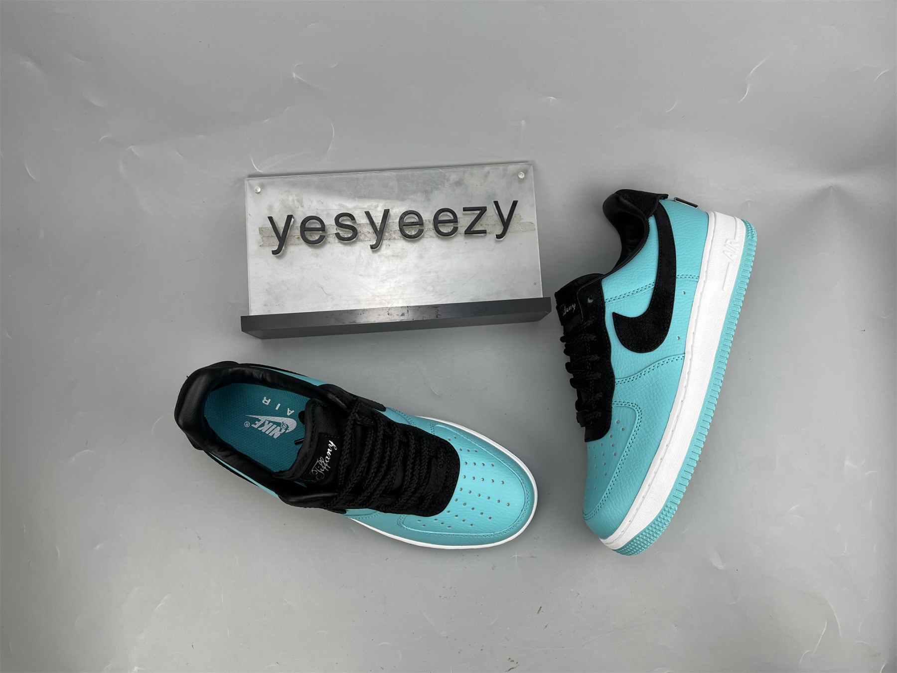 UA NIKE AIR FORCE 1 LOW TIFFANY & CO. X 1837