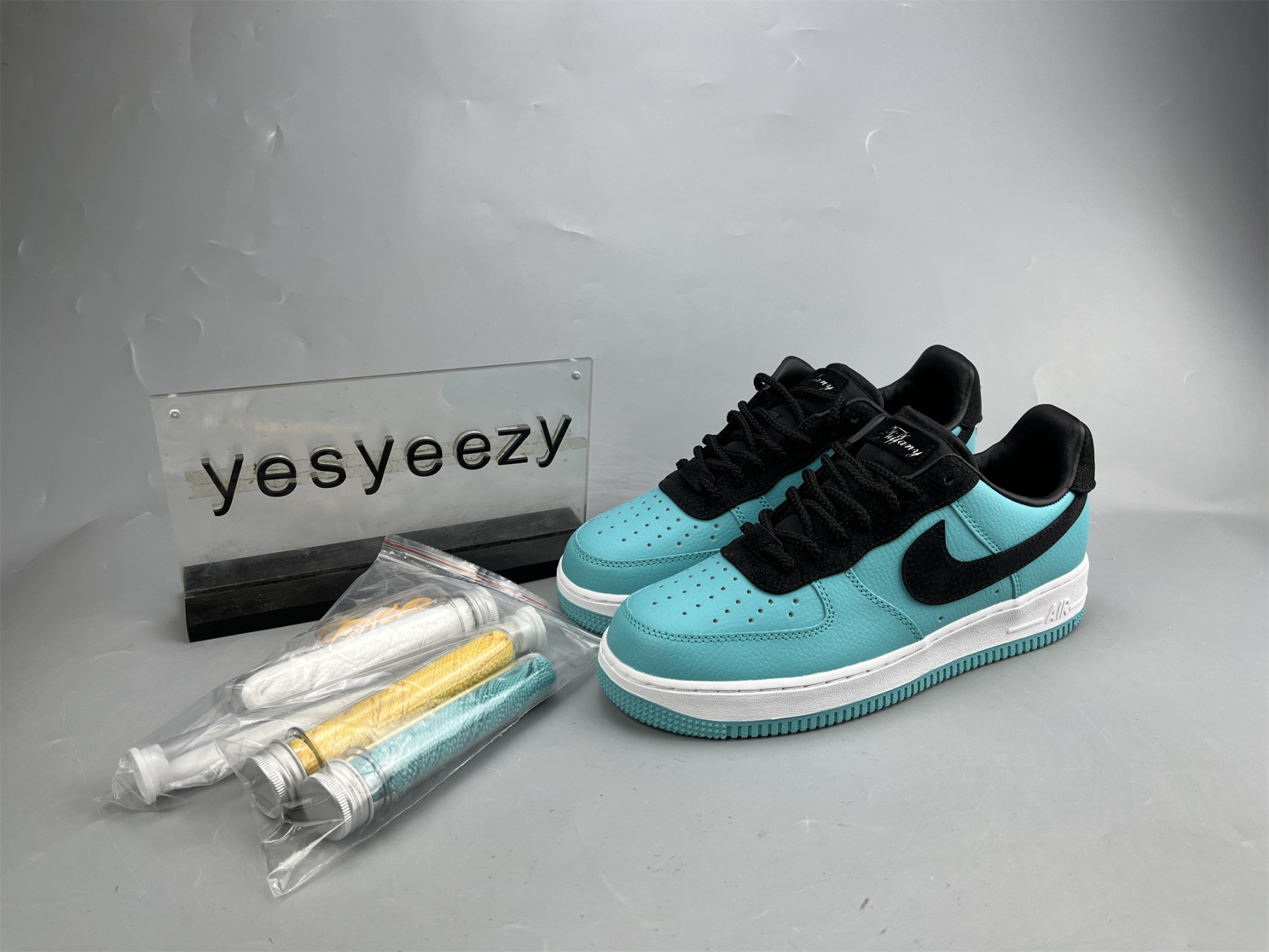 UA NIKE AIR FORCE 1 LOW TIFFANY & CO. X 1837