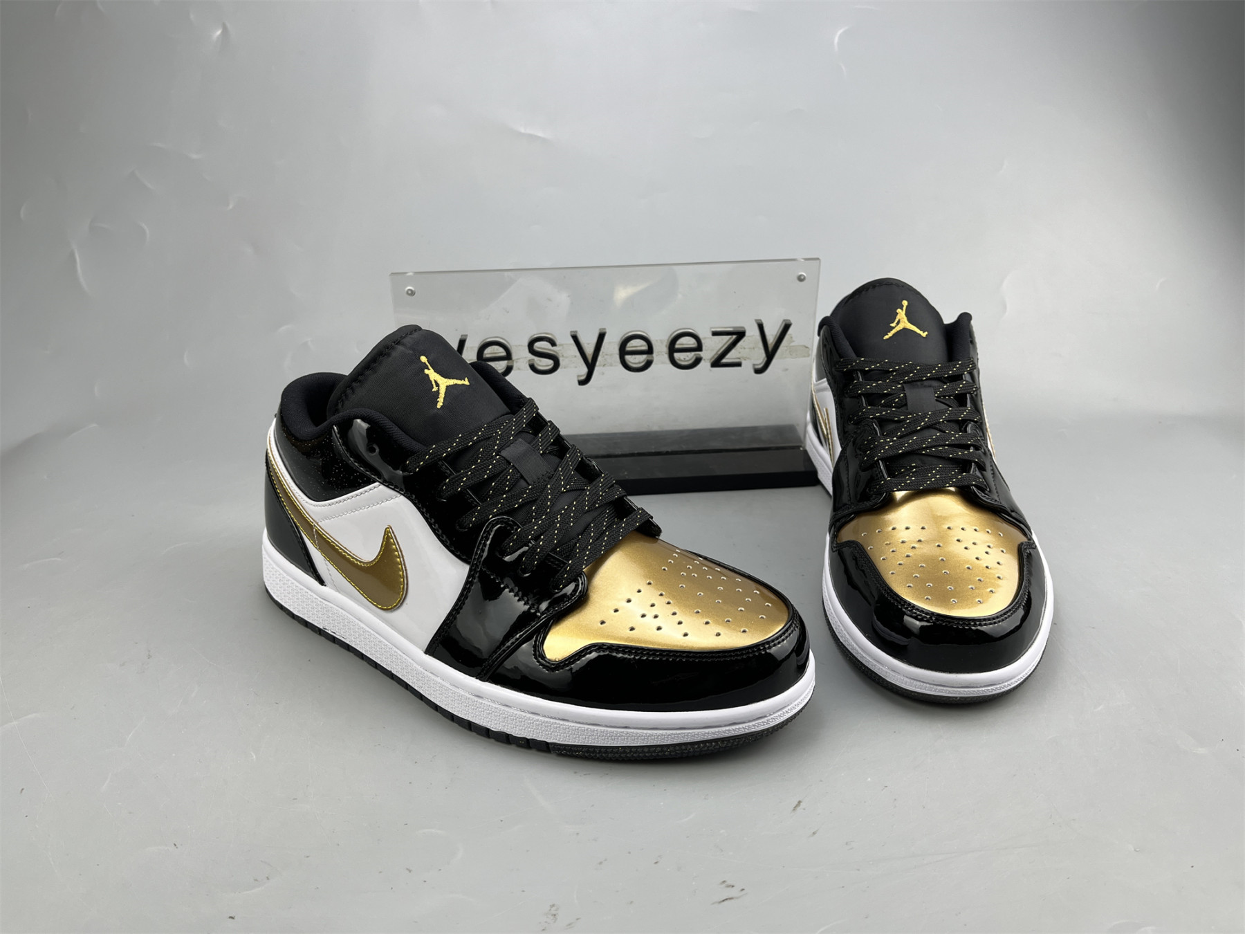 UA AIR JORDAN 1 LOW SE GS 