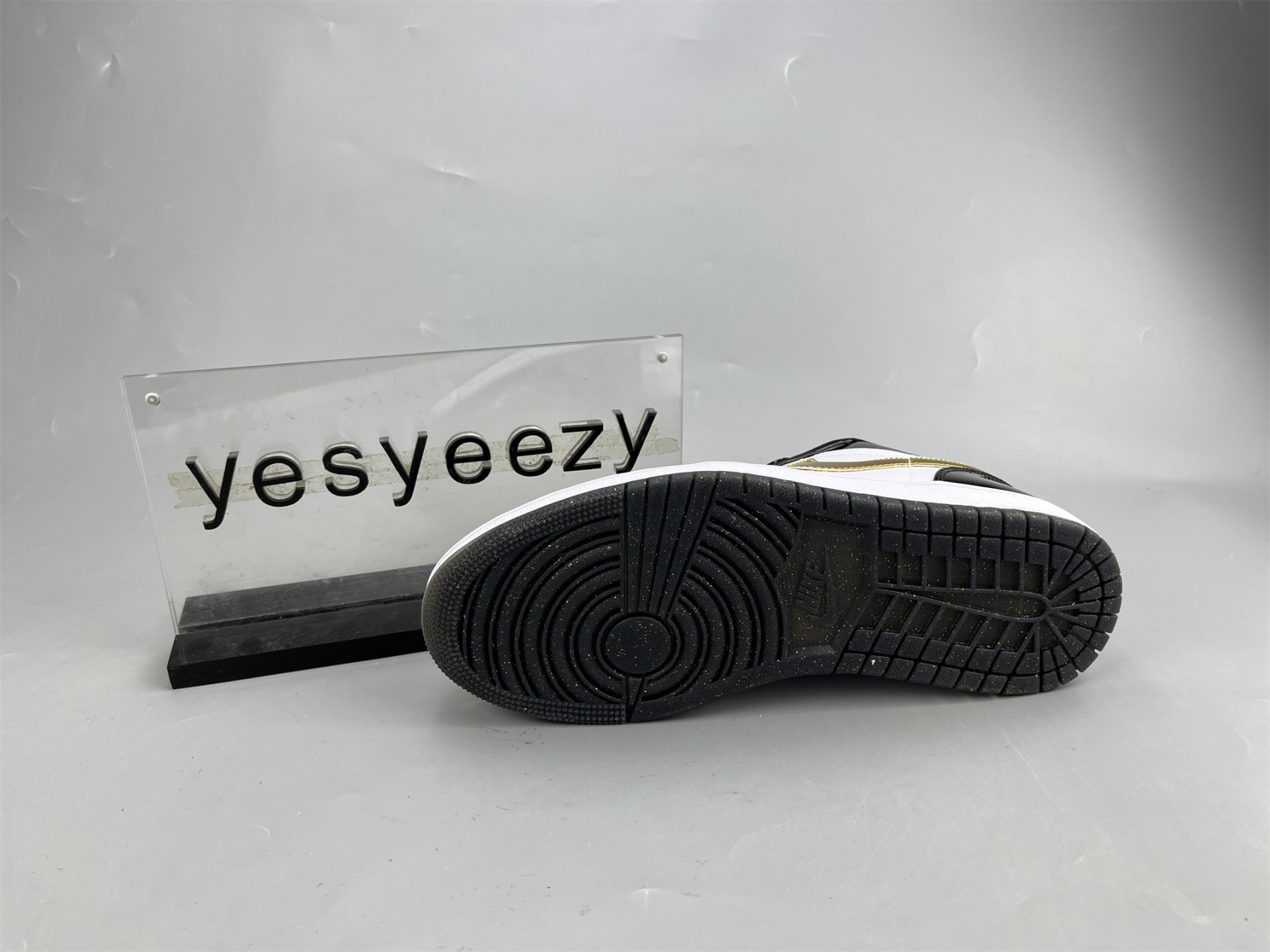 UA AIR JORDAN 1 LOW SE GS 