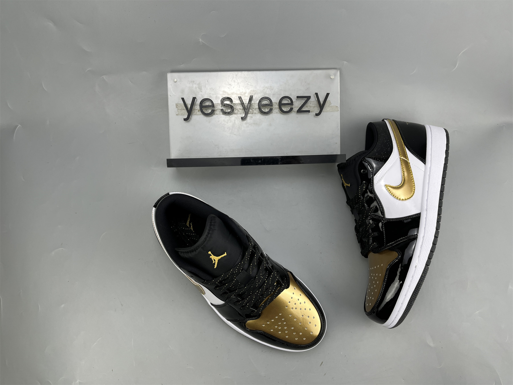 UA AIR JORDAN 1 LOW SE GS 