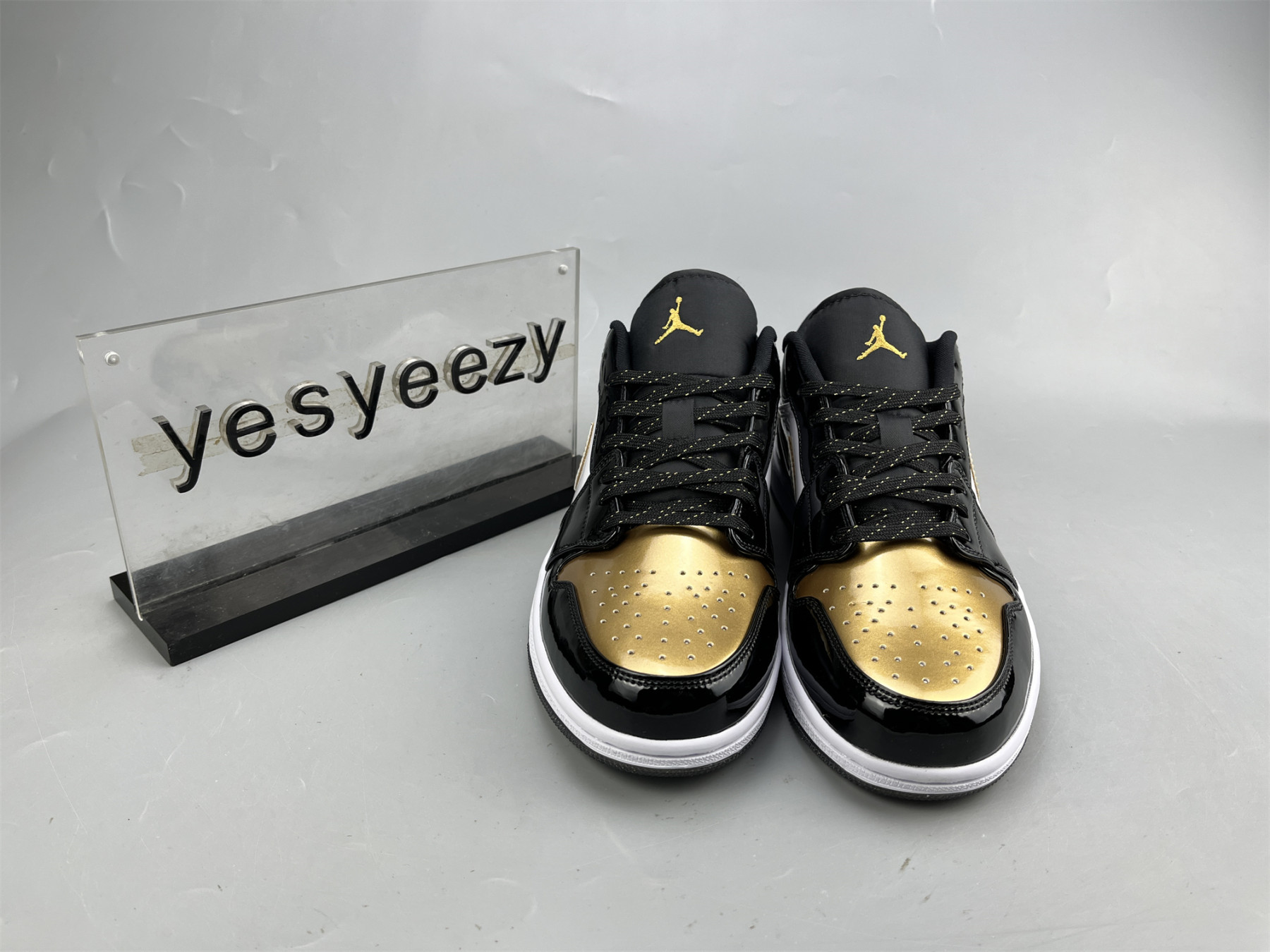 UA AIR JORDAN 1 LOW SE GS 