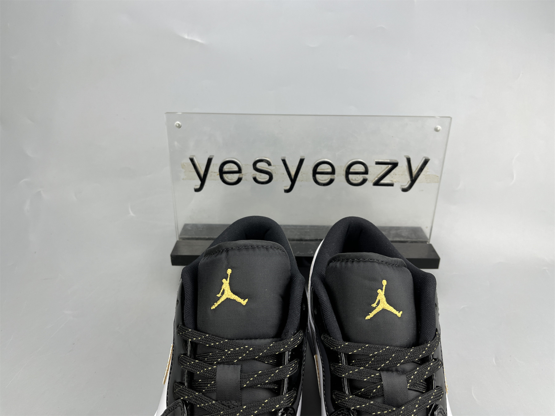 UA AIR JORDAN 1 LOW SE GS 